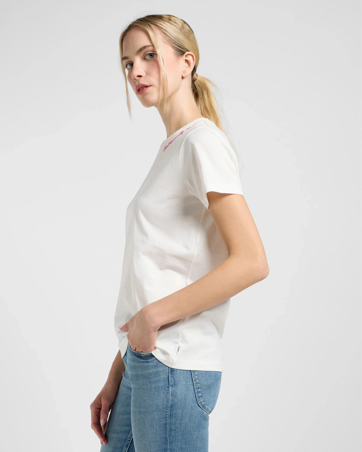 LITTLE EMBROIDERY TEE ECRU off white | Bildmaterial bereitgestellt von SHOES.PLEASE.