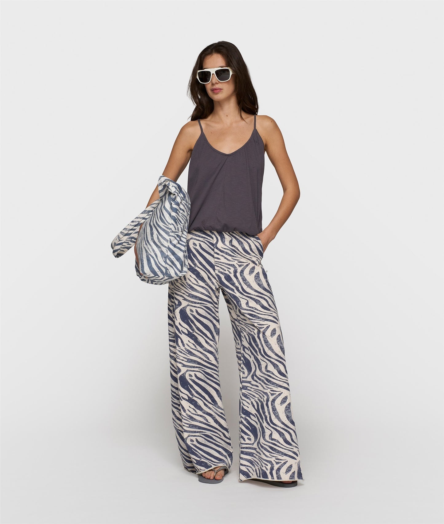 Wide Jogger Zebra light vanilla | Bildmaterial bereitgestellt von SHOES.PLEASE.
