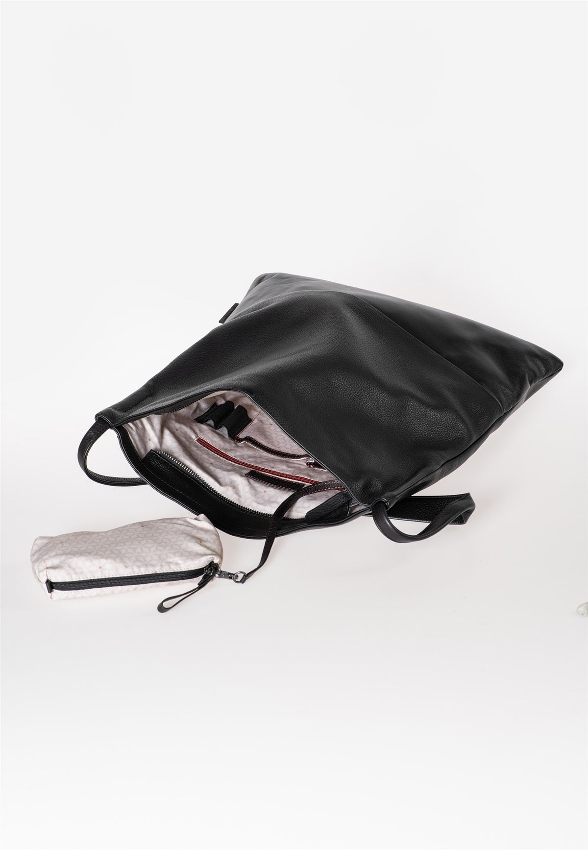 Lovin Shopper Philocalists black dress | Bildmaterial bereitgestellt von SHOES.PLEASE.