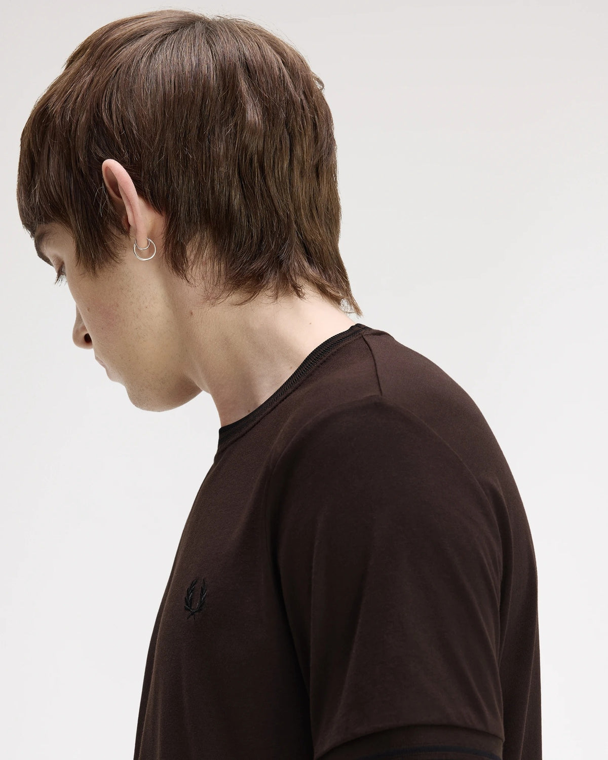 TWIN TIPPED T-SHIRT rich brown/black | Bildmaterial bereitgestellt von SHOES.PLEASE.