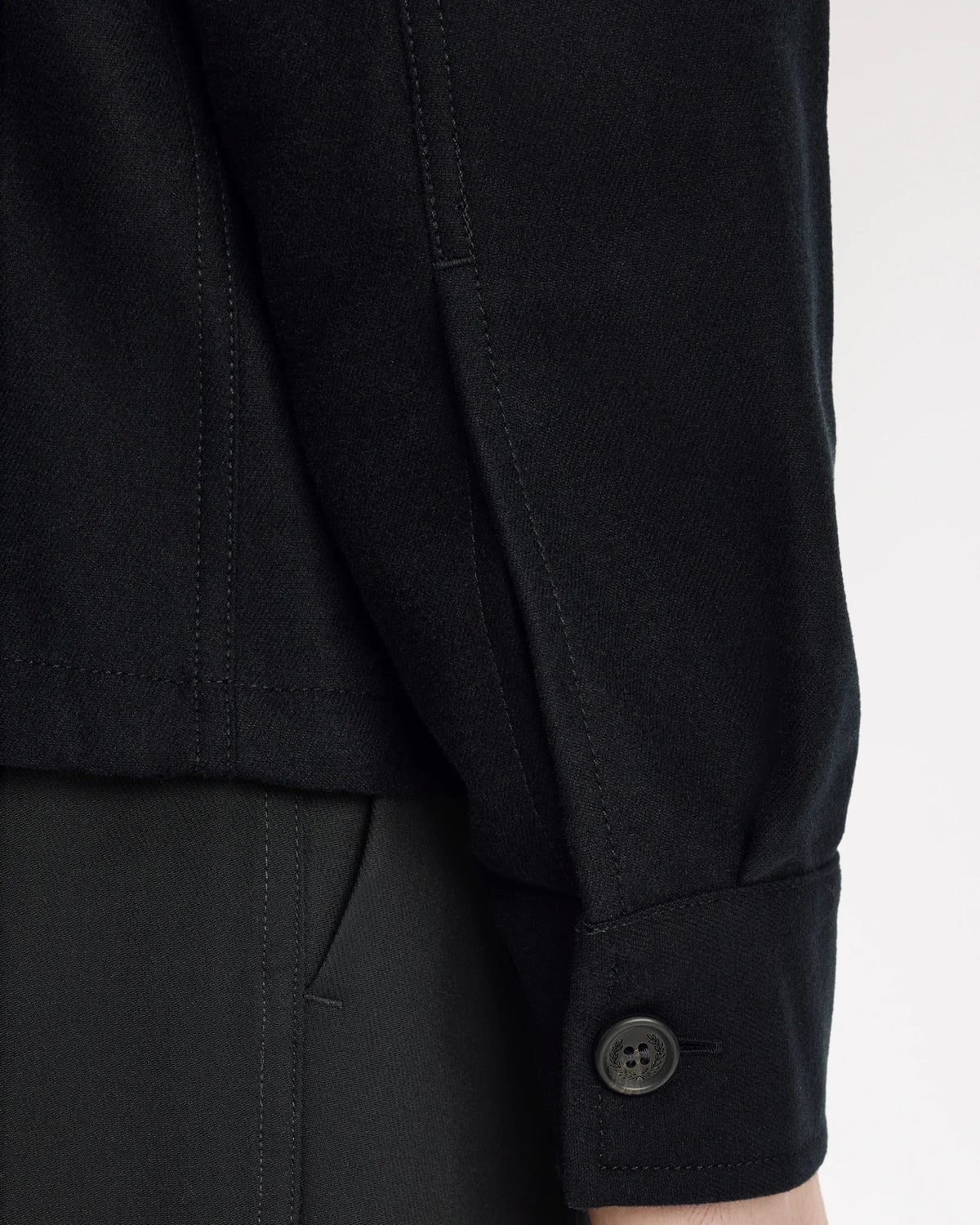BRUSHED TWILL OVERSHIRT black | Bildmaterial bereitgestellt von SHOES.PLEASE.
