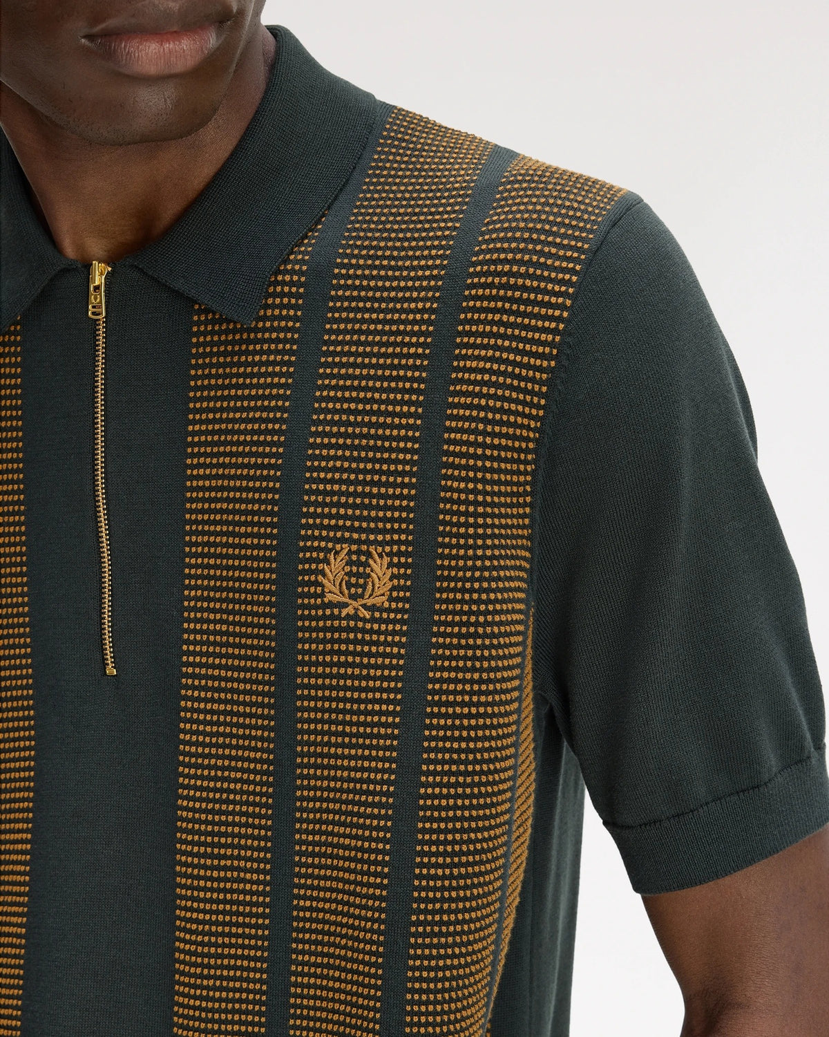 TEXTURED PANEL KNITTED SHIRT night green | Bildmaterial bereitgestellt von SHOES.PLEASE.