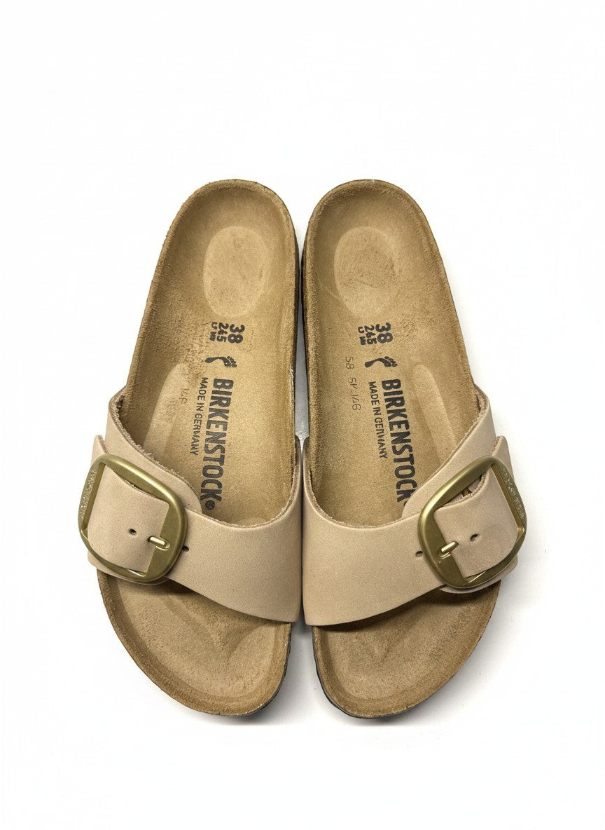 Madrid Big Buckle Nubuck Leather Women Narrow sandcastle | Bildmaterial bereitgestellt von SHOES.PLEASE.