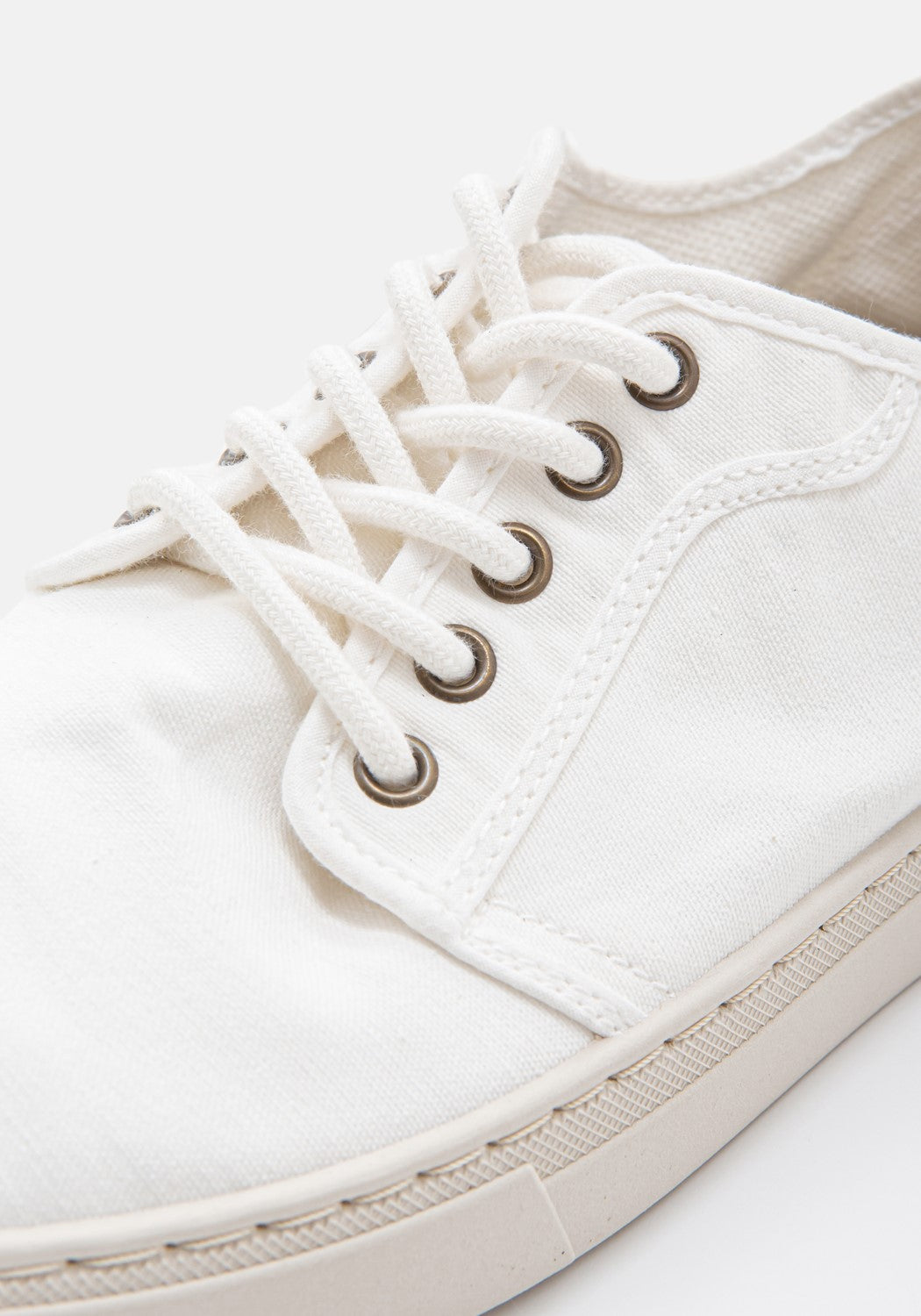 6602 Basket Tintado blanco | Bildmaterial bereitgestellt von SHOES.PLEASE.