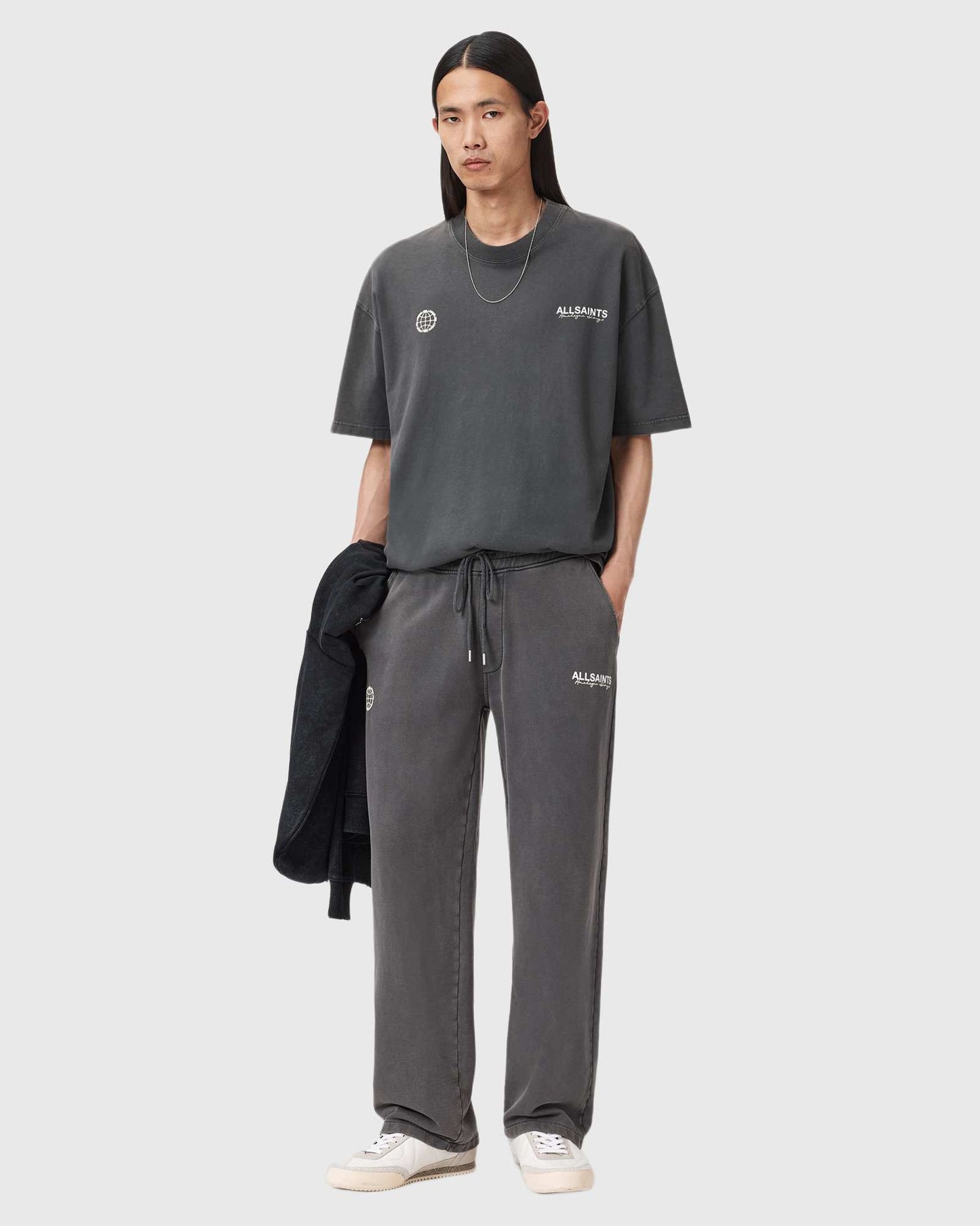 EMBLEM SS CREW washed black | Bildmaterial bereitgestellt von SHOES.PLEASE.