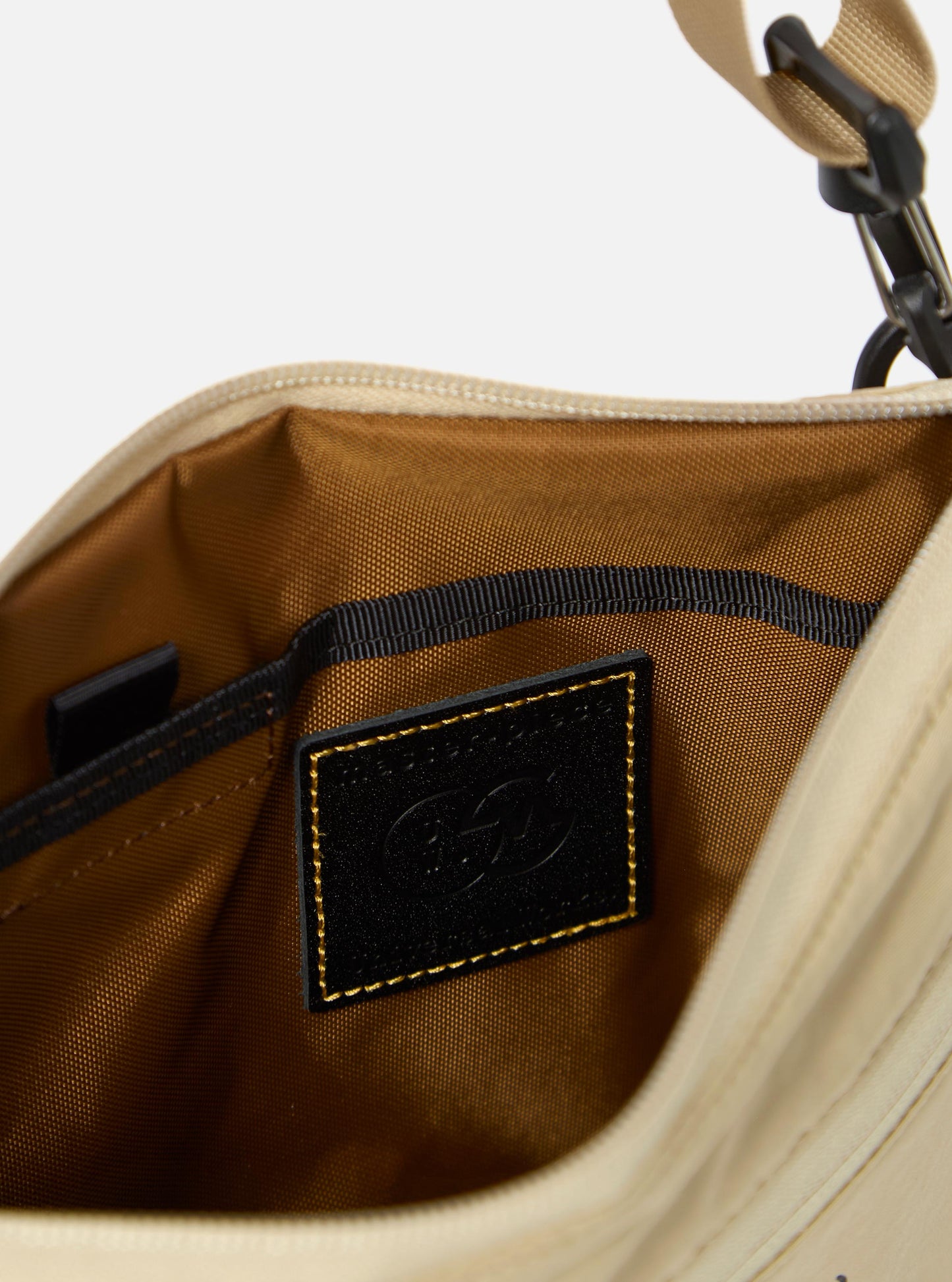 SACOCHE beige | Bildmaterial bereitgestellt von SHOES.PLEASE.