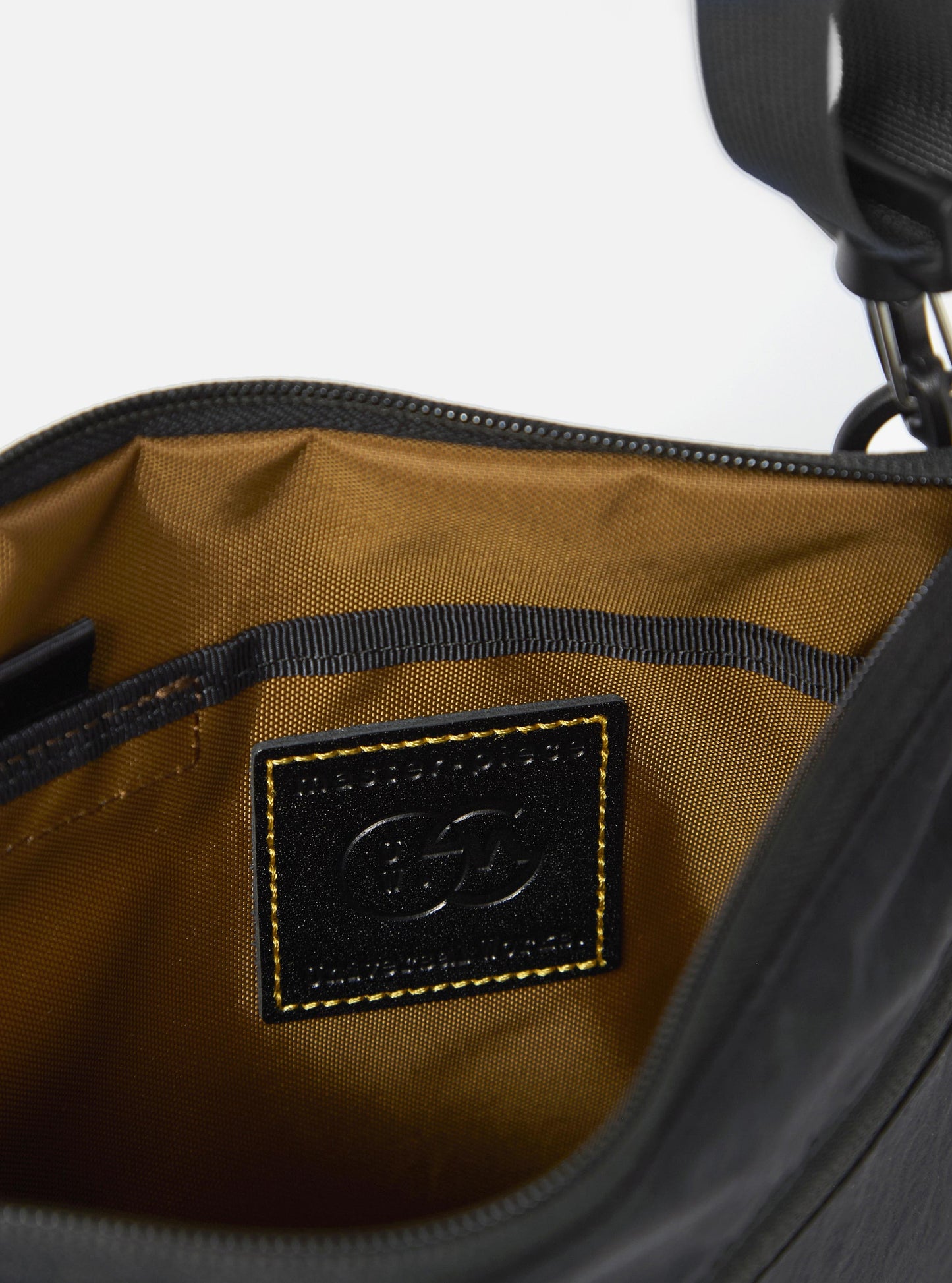 SACOCHE black | Bildmaterial bereitgestellt von SHOES.PLEASE.