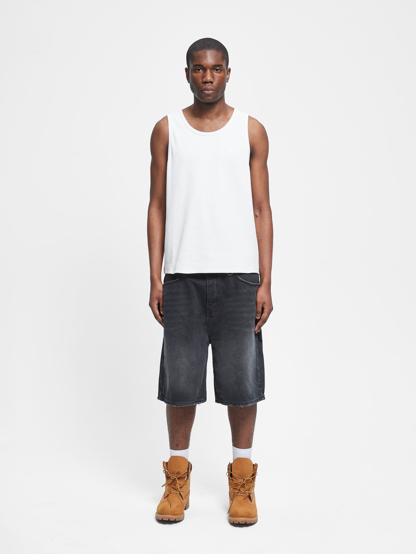 Essential Jorts washed black | Bildmaterial bereitgestellt von SHOES.PLEASE.