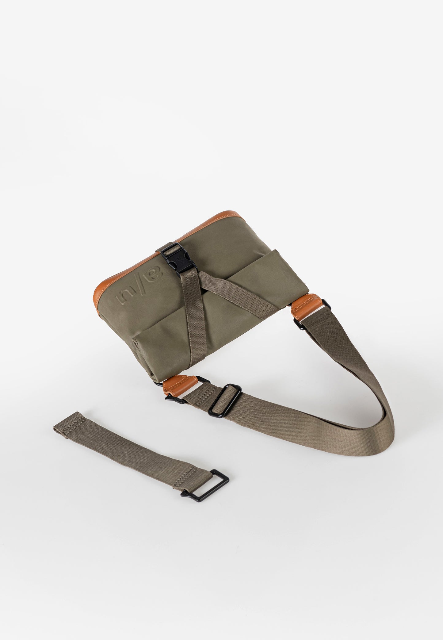 Tsu Gürteltasche Japan fallen rock | Bildmaterial bereitgestellt von SHOES.PLEASE.