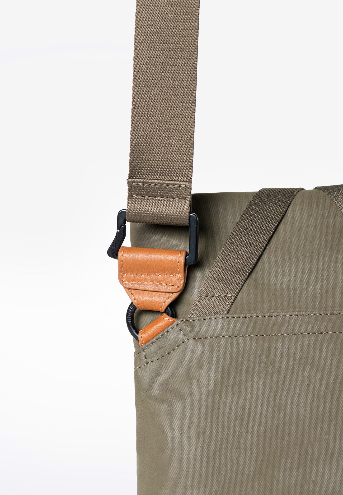 Tsu Gürteltasche Japan fallen rock | Bildmaterial bereitgestellt von SHOES.PLEASE.