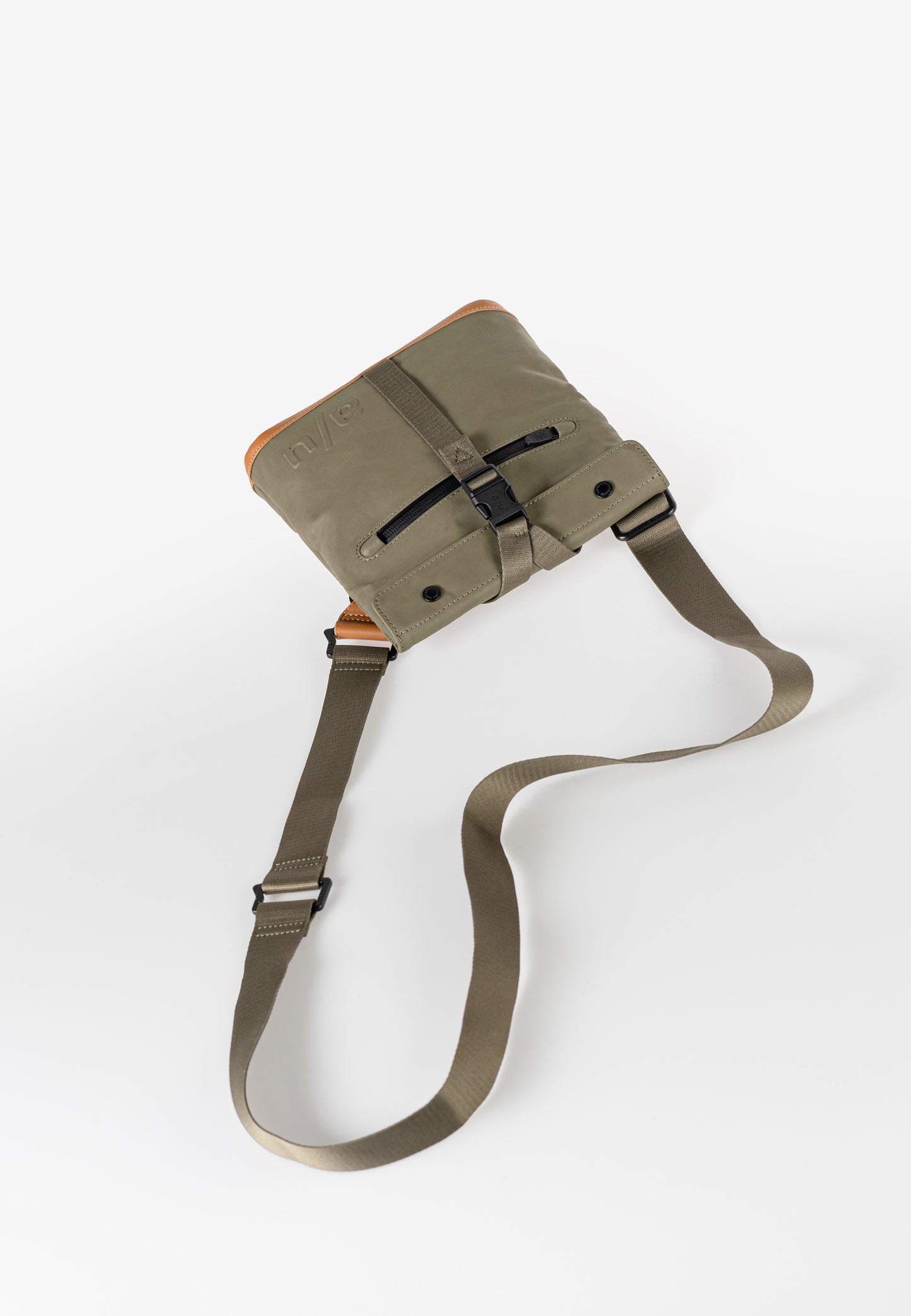 Tsu Gürteltasche Japan fallen rock | Bildmaterial bereitgestellt von SHOES.PLEASE.