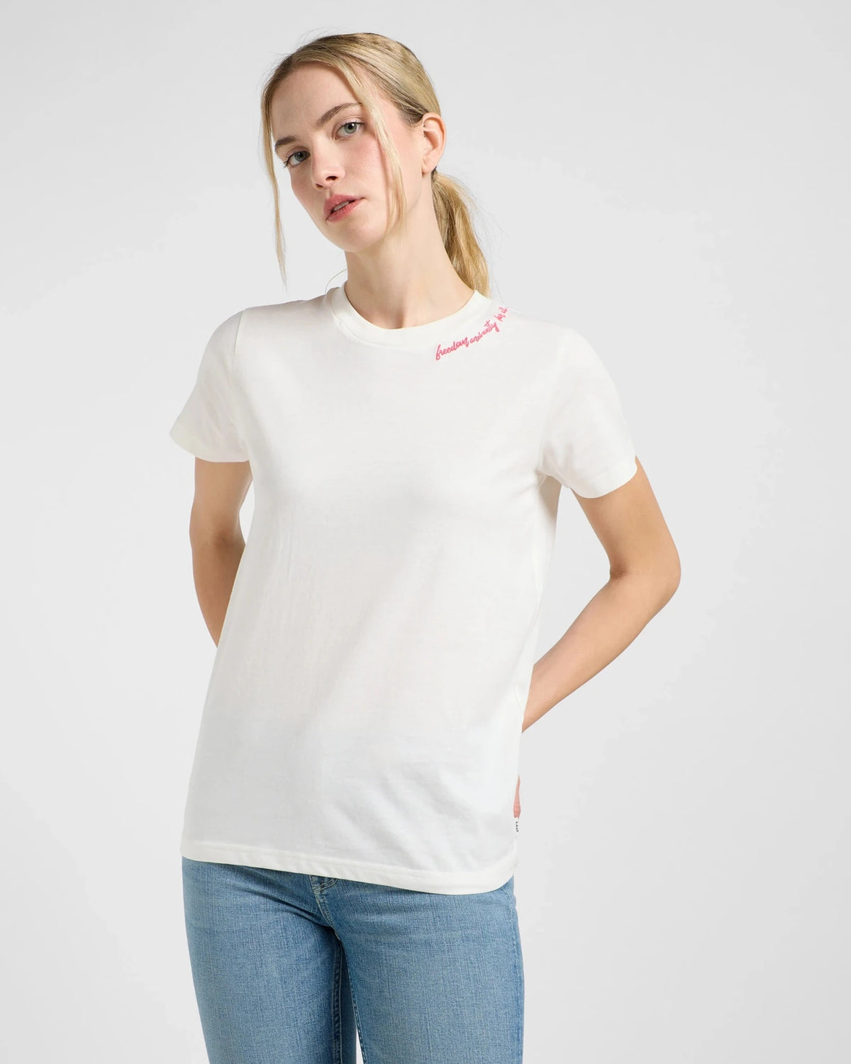 LITTLE EMBROIDERY TEE ECRU off white | Bildmaterial bereitgestellt von SHOES.PLEASE.