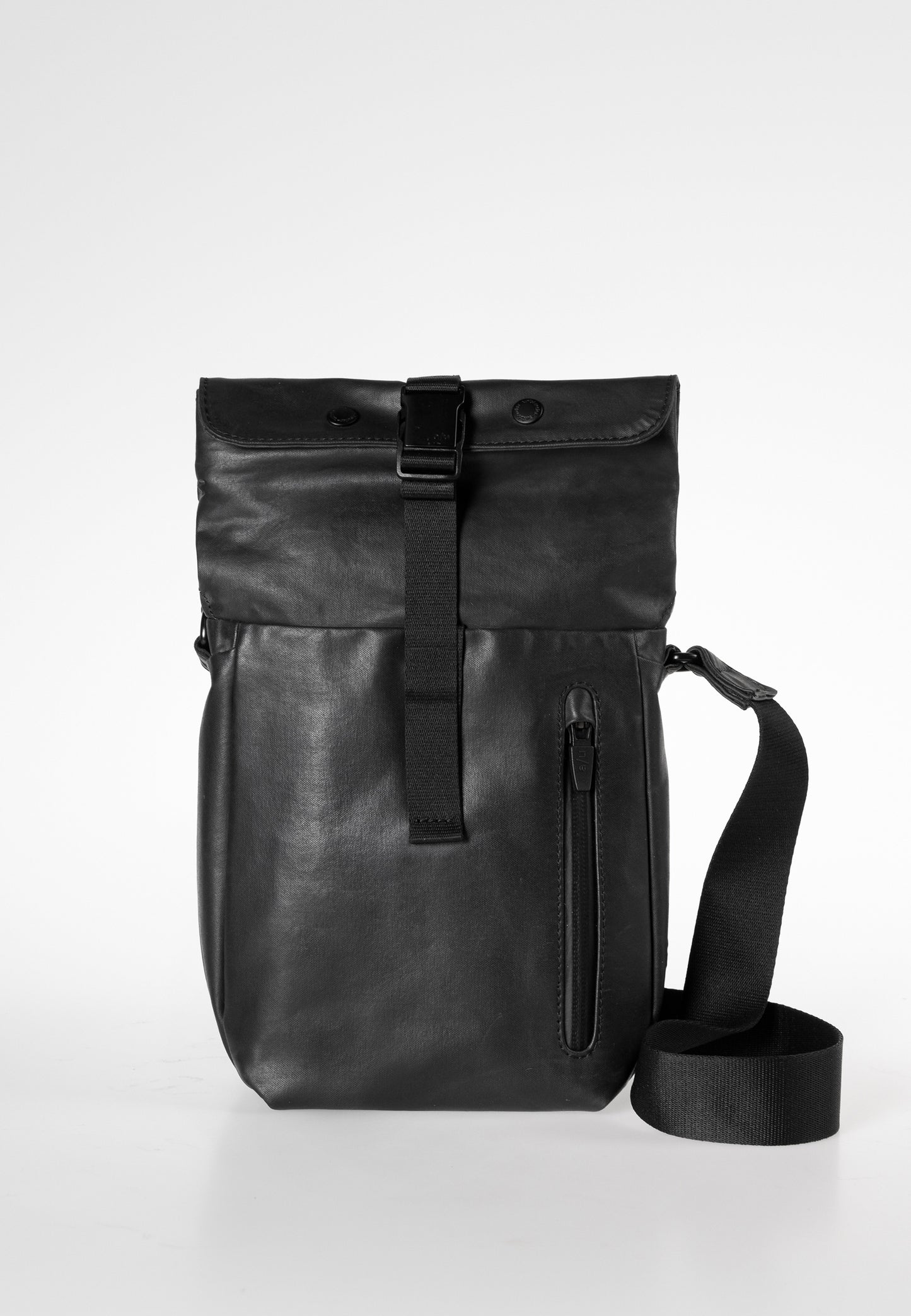 Yodo RE Rolltop Umhängetasche black | Bildmaterial bereitgestellt von SHOES.PLEASE.