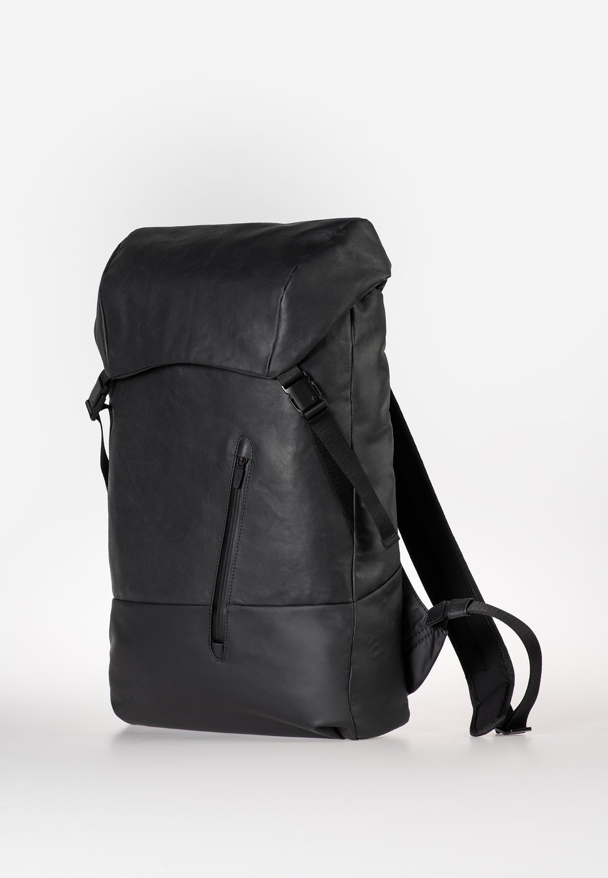 Niyodo RE Rucksack black | Bildmaterial bereitgestellt von SHOES.PLEASE.