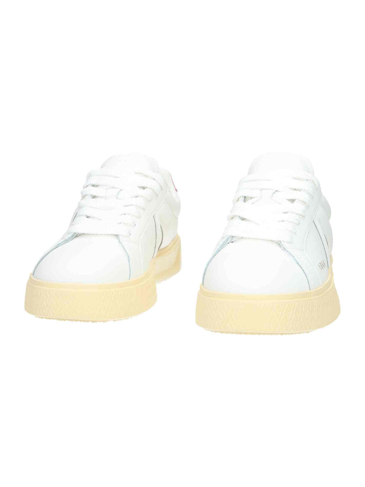 Essence White Pink Vintage white pink vintage | Bildmaterial bereitgestellt von SHOES.PLEASE.