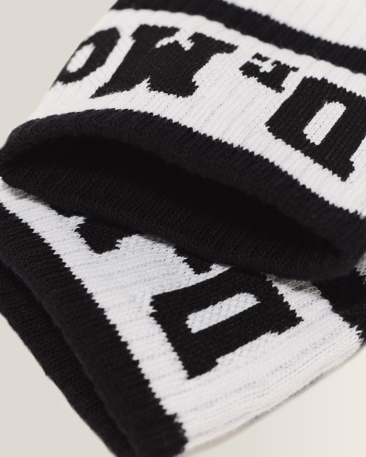 DR.MARTENS Socken Athletic Logo Black+White Organic Cotton Blend | Bildmaterial bereitgestellt von SHOES.PLEASE.