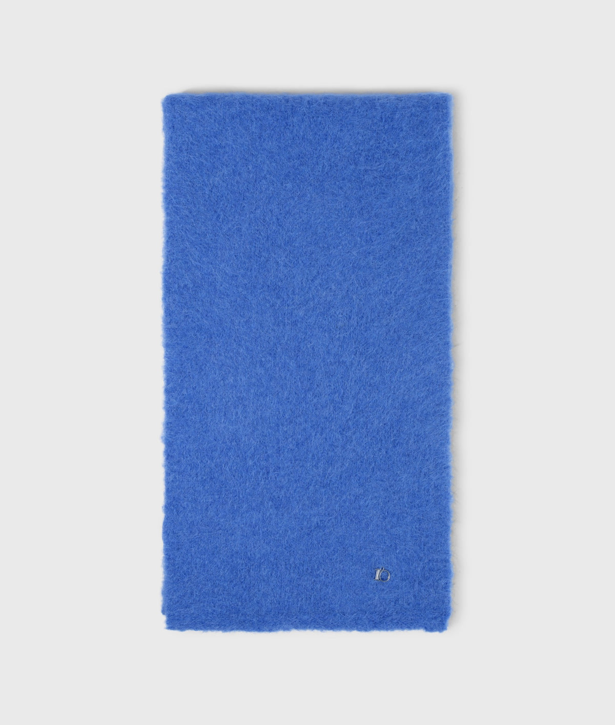 hairy knit scarf ultramarine | Bildmaterial bereitgestellt von SHOES.PLEASE.