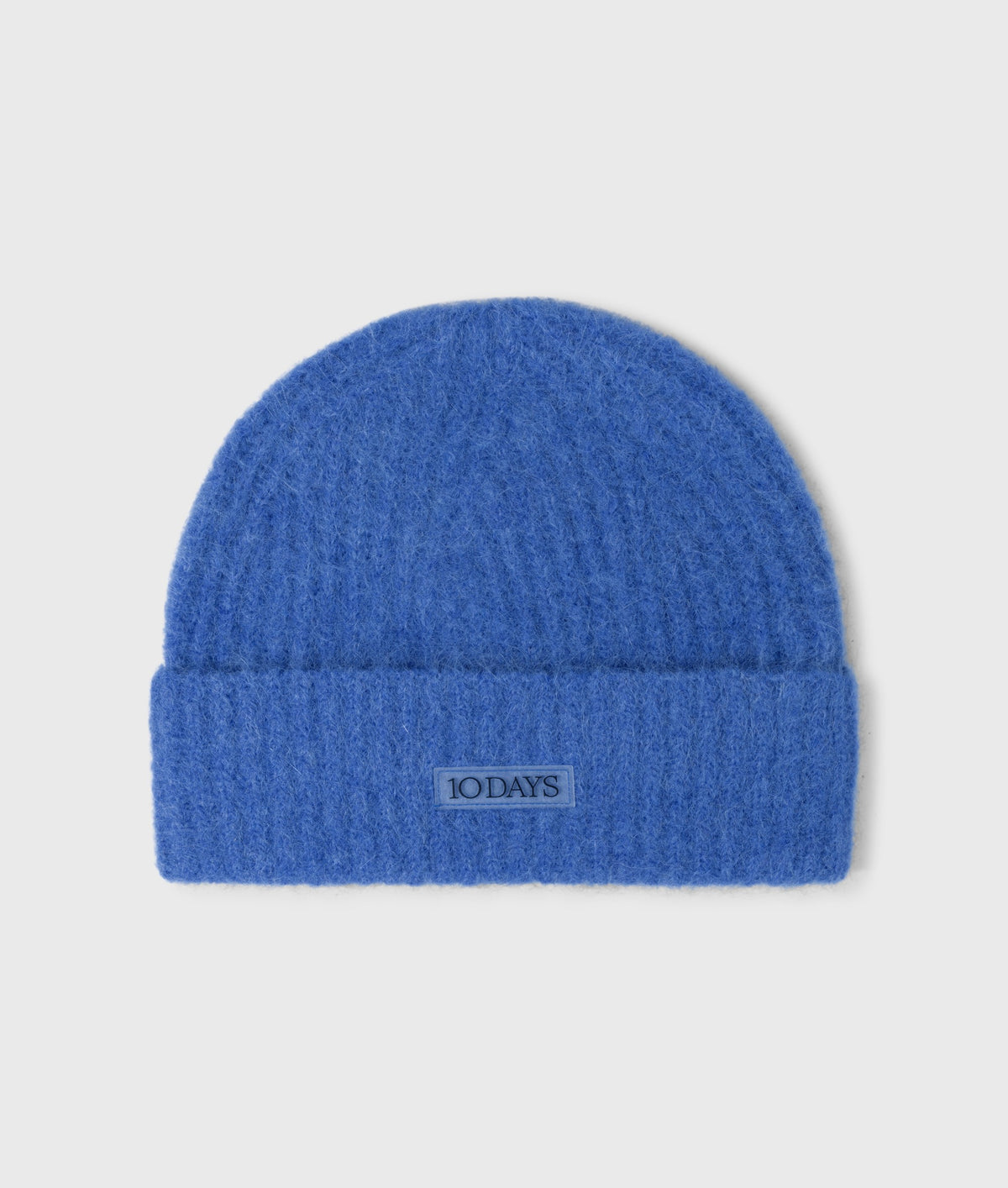 hairy beanie ultramarine | Bildmaterial bereitgestellt von SHOES.PLEASE.