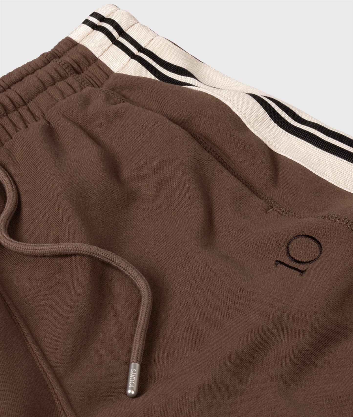 Western Jogger Tape dark truffle | Bildmaterial bereitgestellt von SHOES.PLEASE.