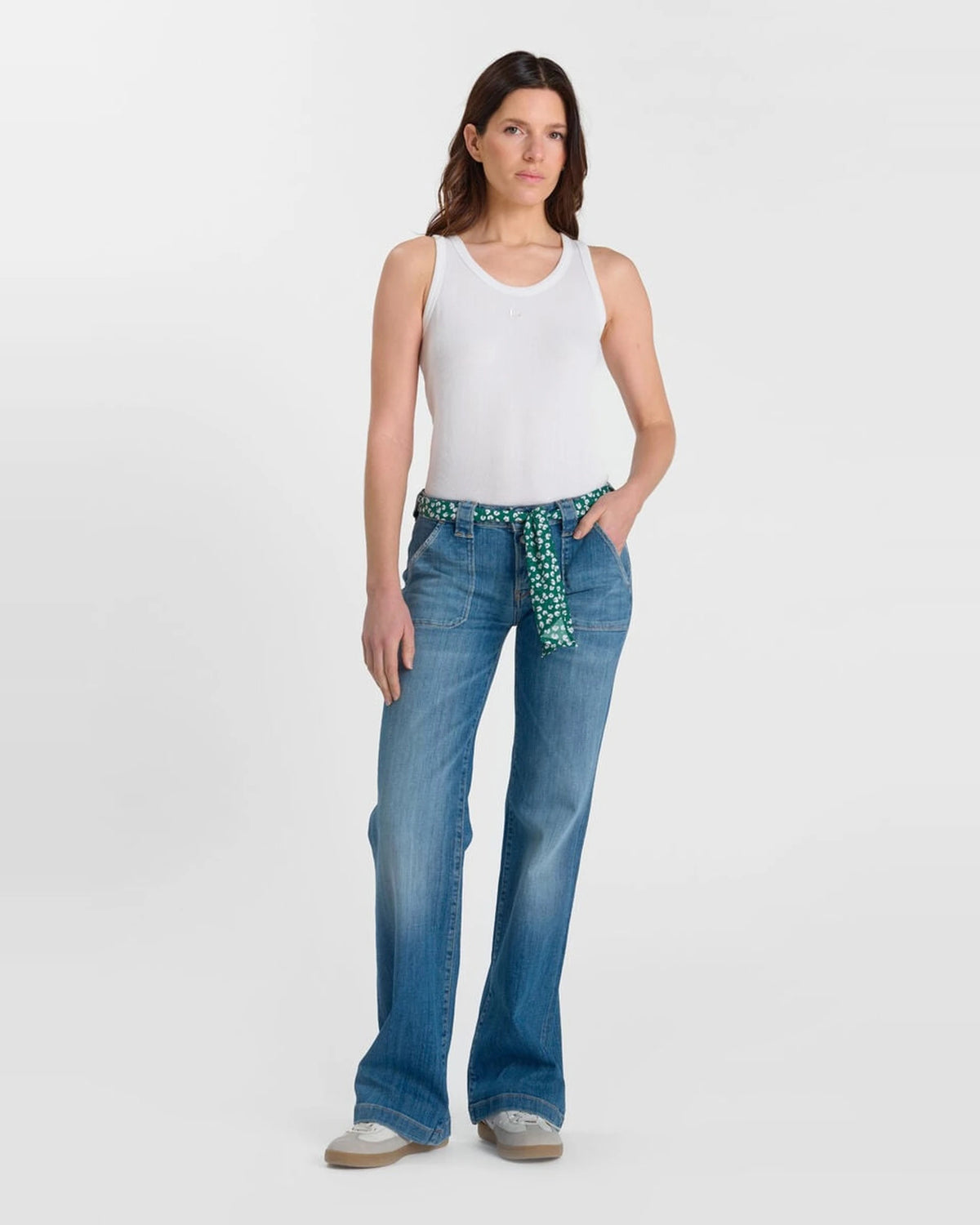 Femme JEAN FLARE blue | Bildmaterial bereitgestellt von SHOES.PLEASE.