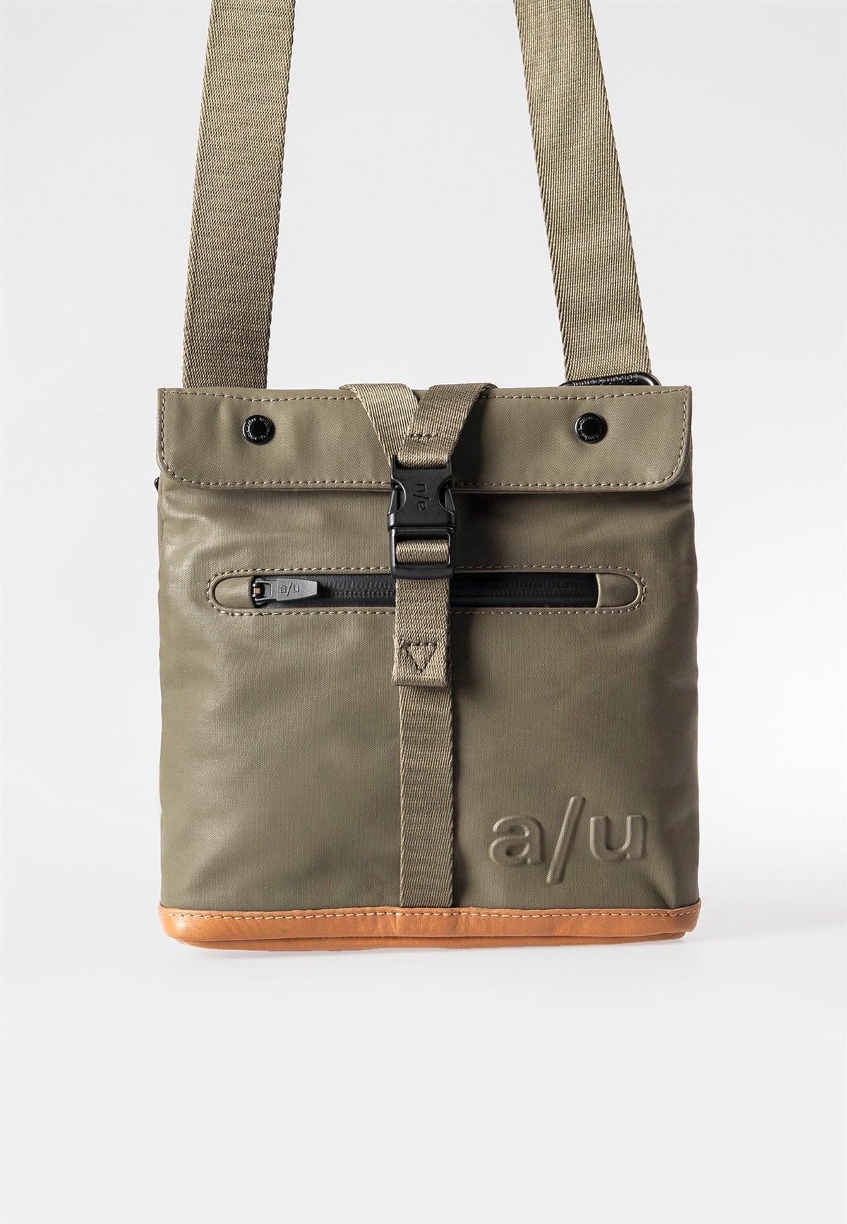 Tsu Gürteltasche Japan fallen rock | Bildmaterial bereitgestellt von SHOES.PLEASE.