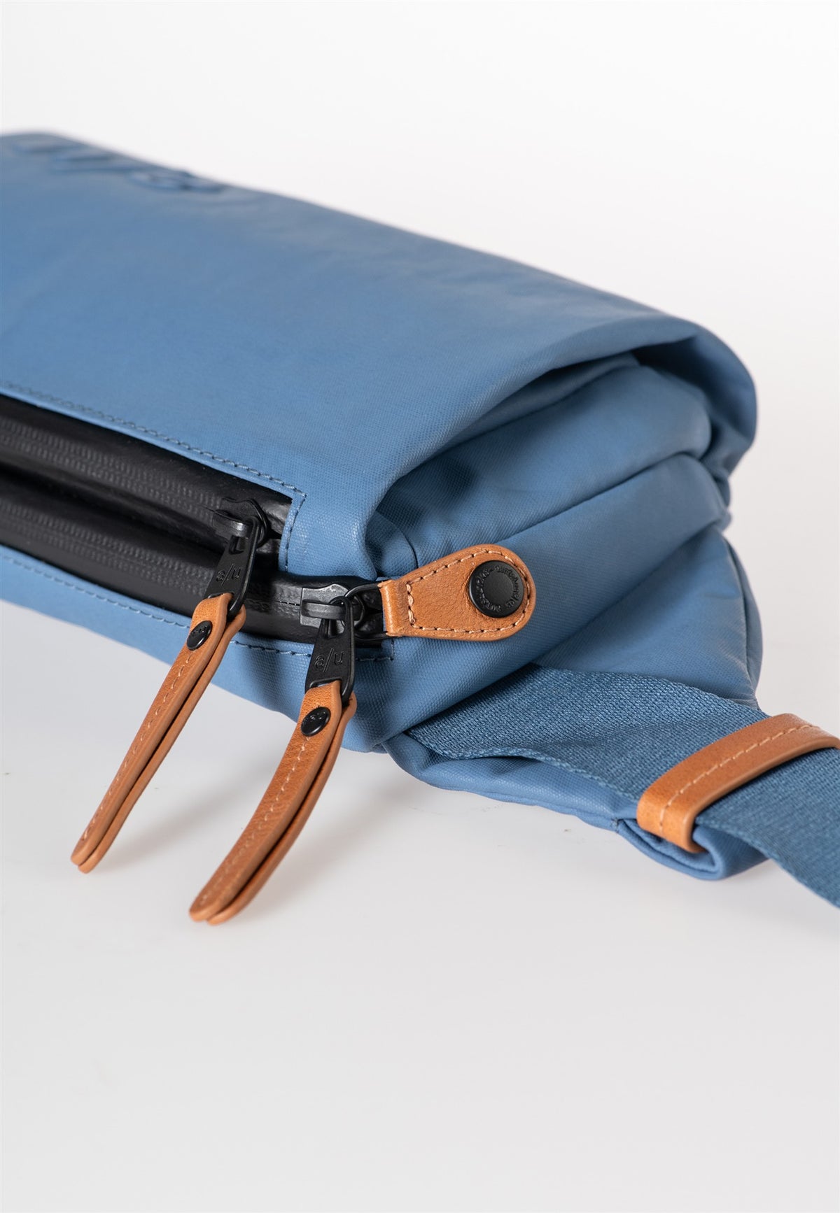 Himeji Gürteltasche Japan blue jeans | Bildmaterial bereitgestellt von SHOES.PLEASE.