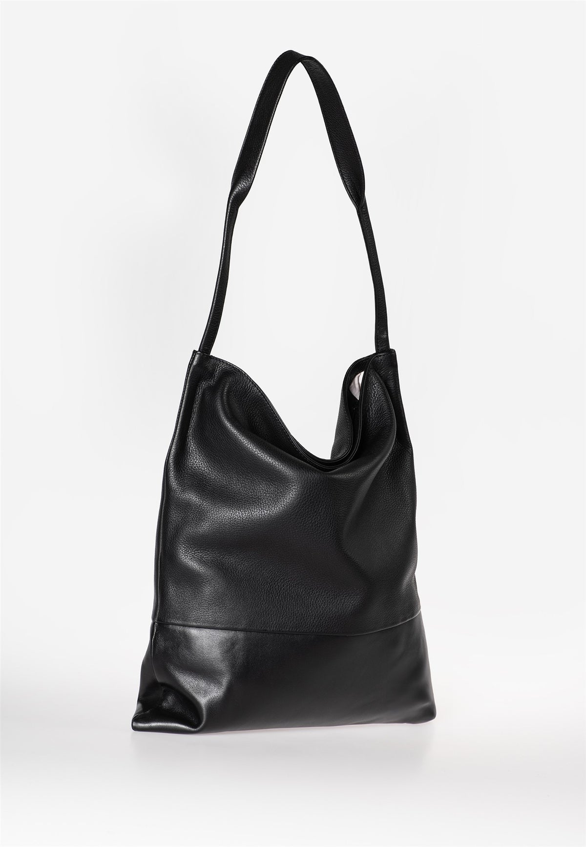 Lovin Shopper Philocalists black dress | Bildmaterial bereitgestellt von SHOES.PLEASE.