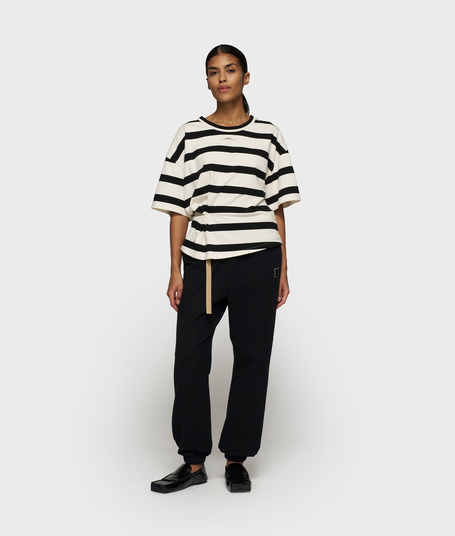 Tee Gathering Stripes ecru/black | Bildmaterial bereitgestellt von SHOES.PLEASE.