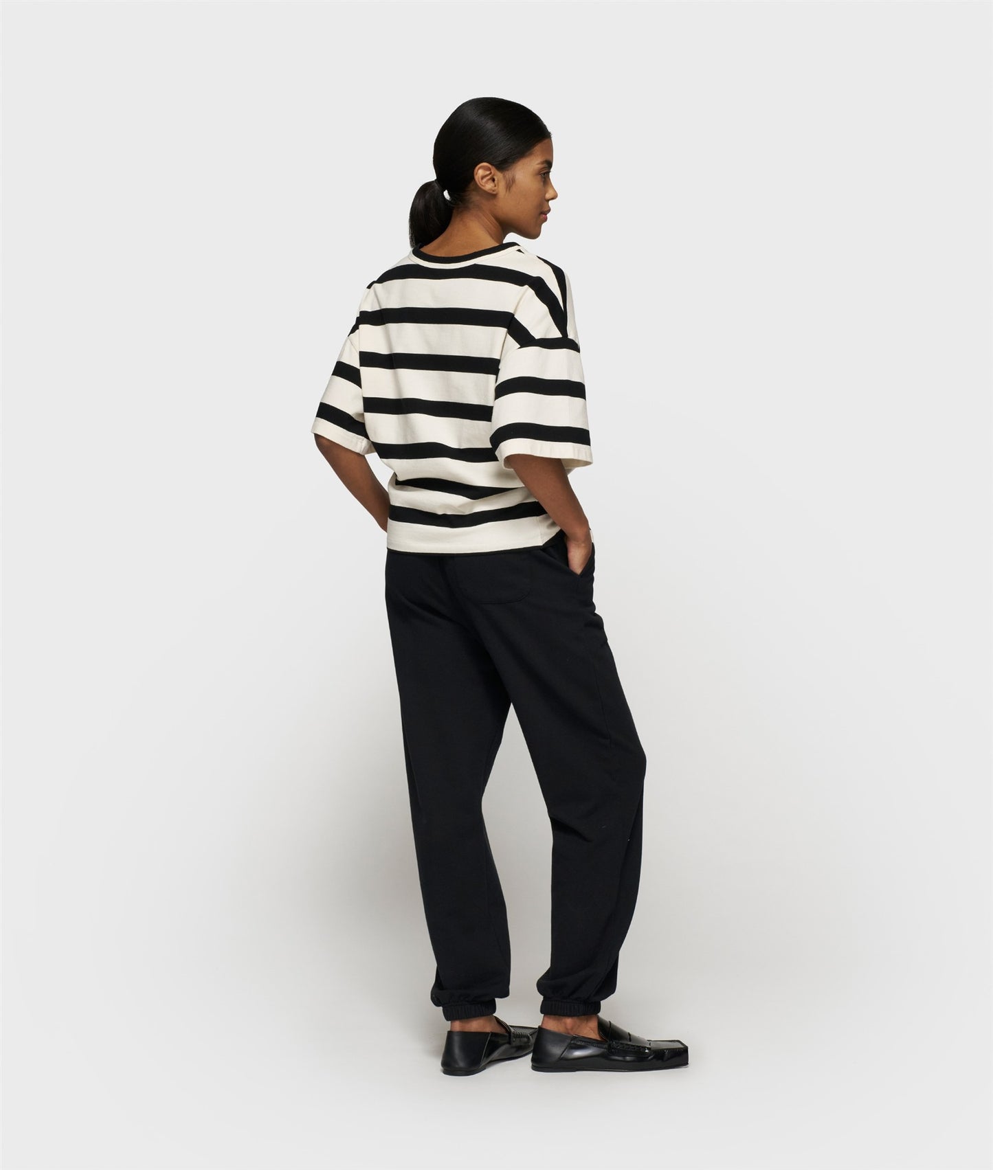 Tee Gathering Stripes ecru/black | Bildmaterial bereitgestellt von SHOES.PLEASE.