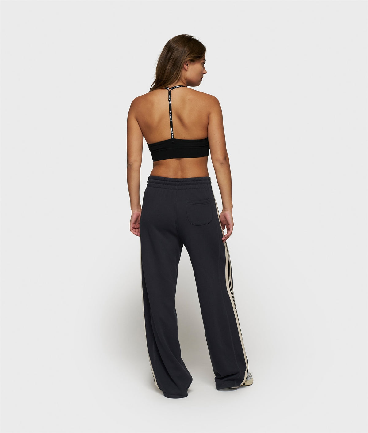 The Bar-Bra black | Bildmaterial bereitgestellt von SHOES.PLEASE.