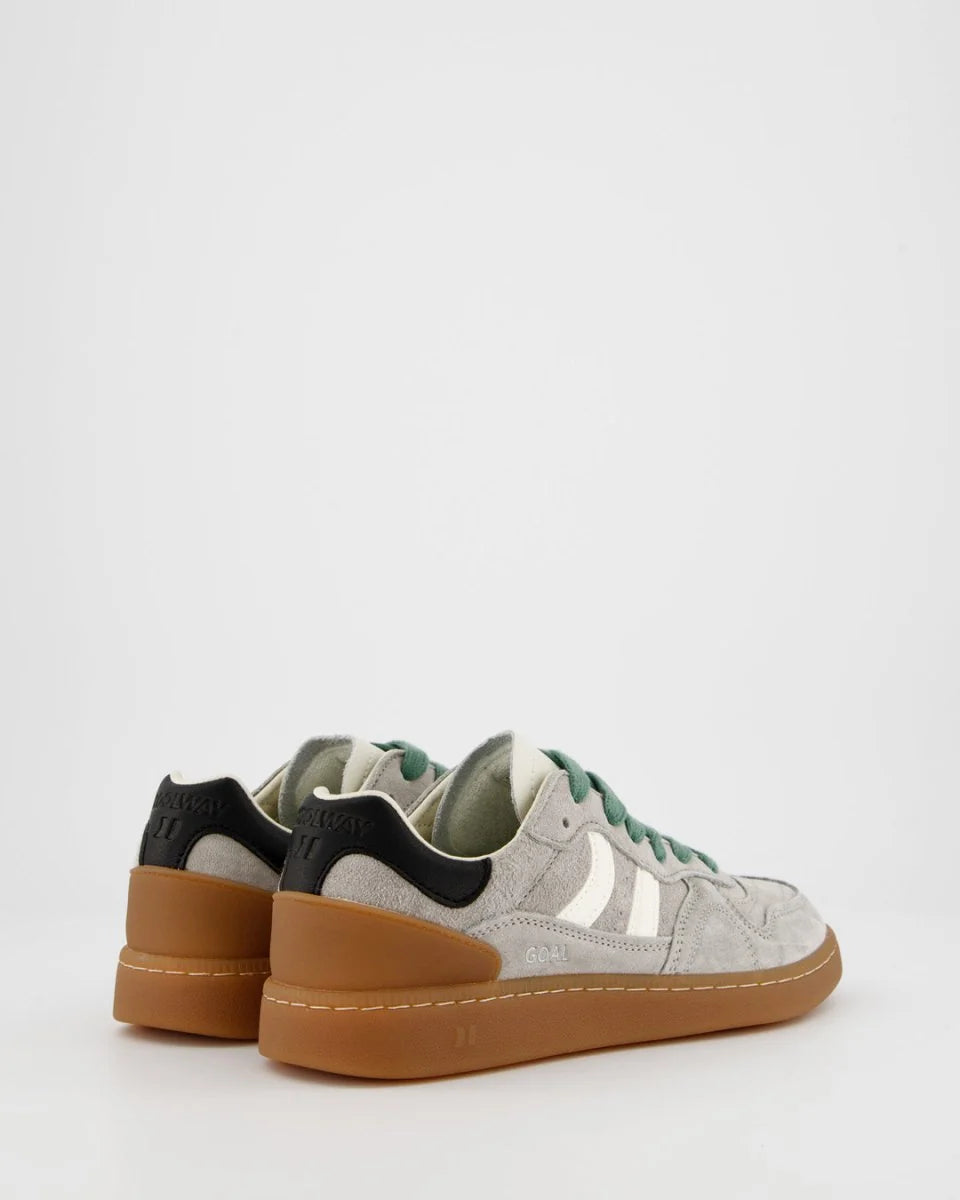 Goal grey cloud | Bildmaterial bereitgestellt von SHOES.PLEASE.