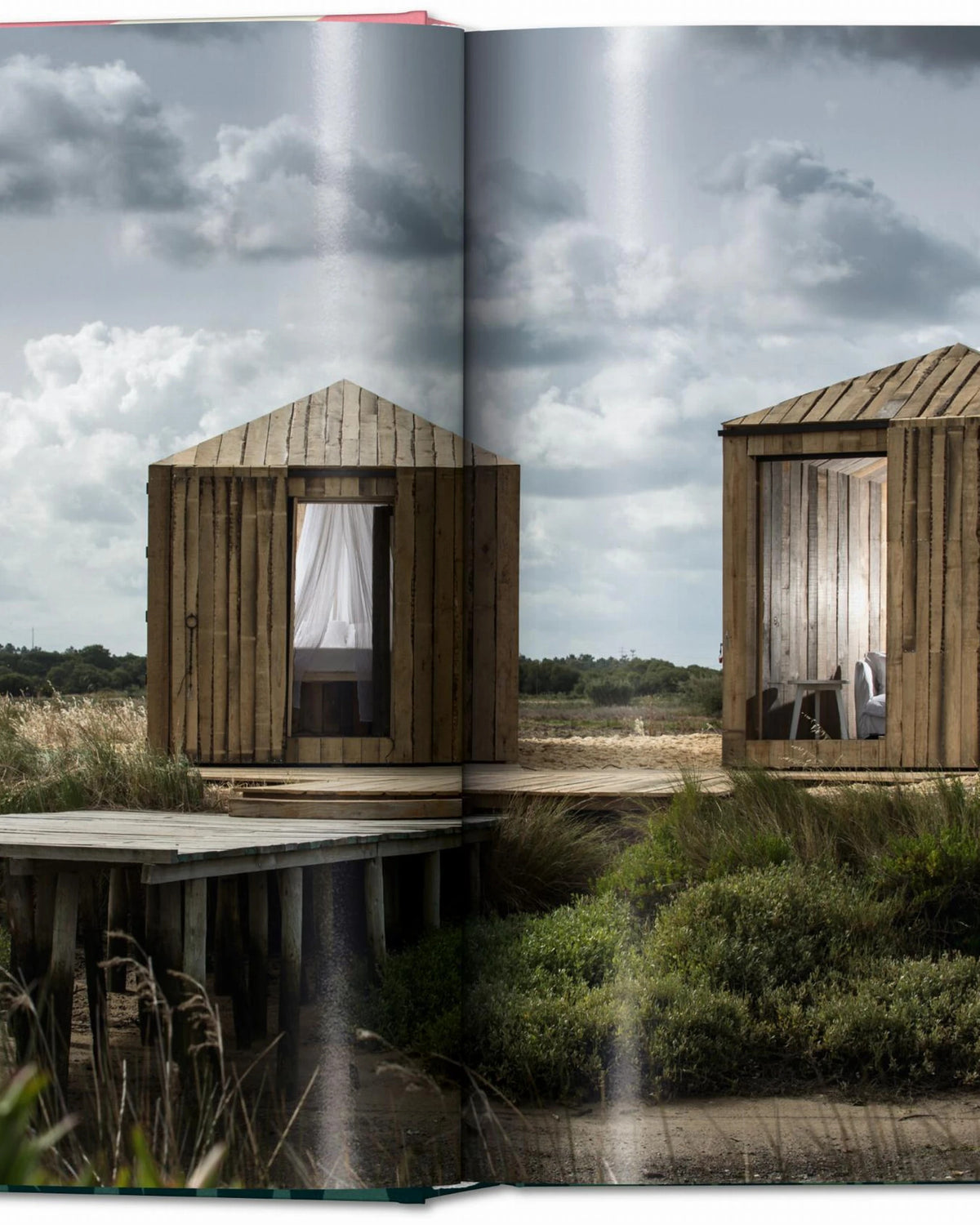 Cabins 45th Ed. | Bildmaterial bereitgestellt von SHOES.PLEASE.