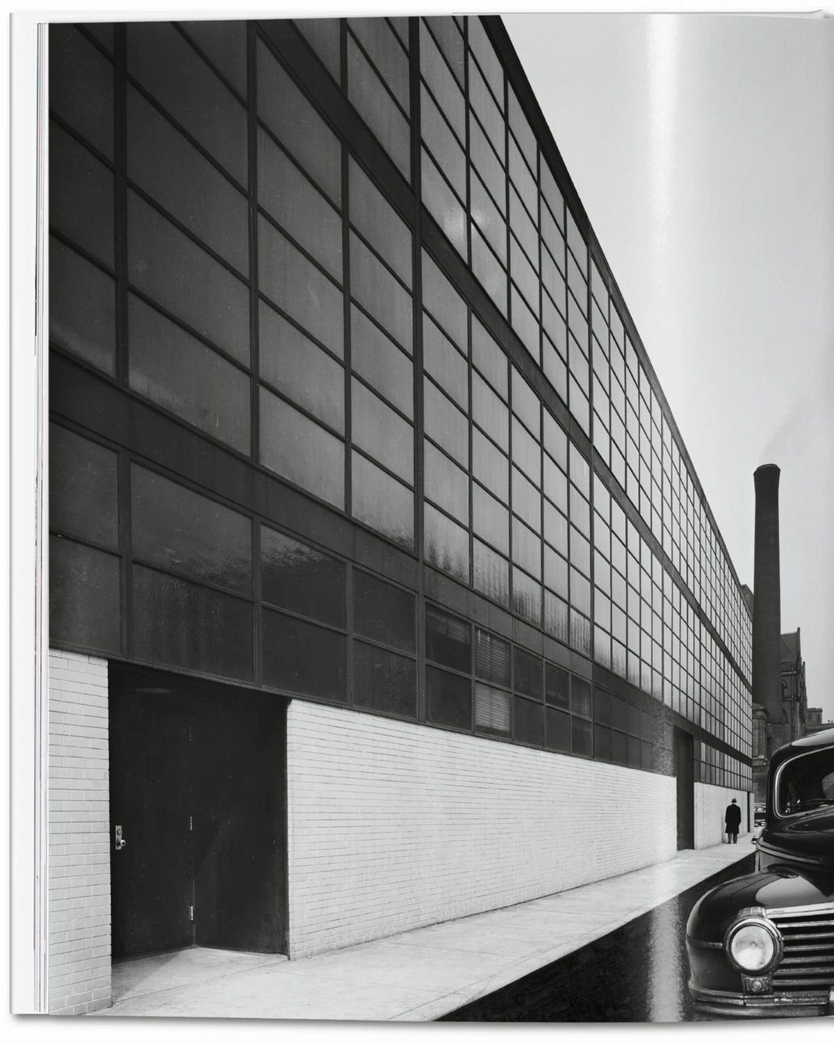 Mies van der Rohe | Bildmaterial bereitgestellt von SHOES.PLEASE.