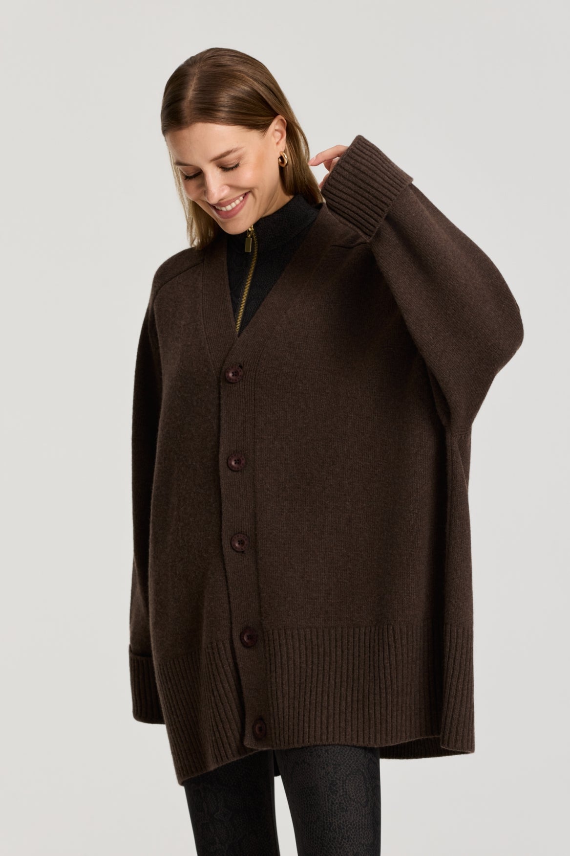 Florence Boyfriend Cardigan cacao melange | Bildmaterial bereitgestellt von SHOES.PLEASE.