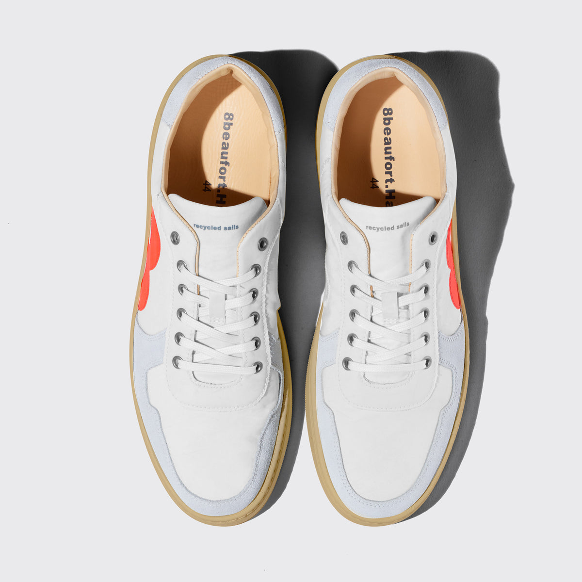 W Galapagos Island gum beacon | Bildmaterial bereitgestellt von SHOES.PLEASE.