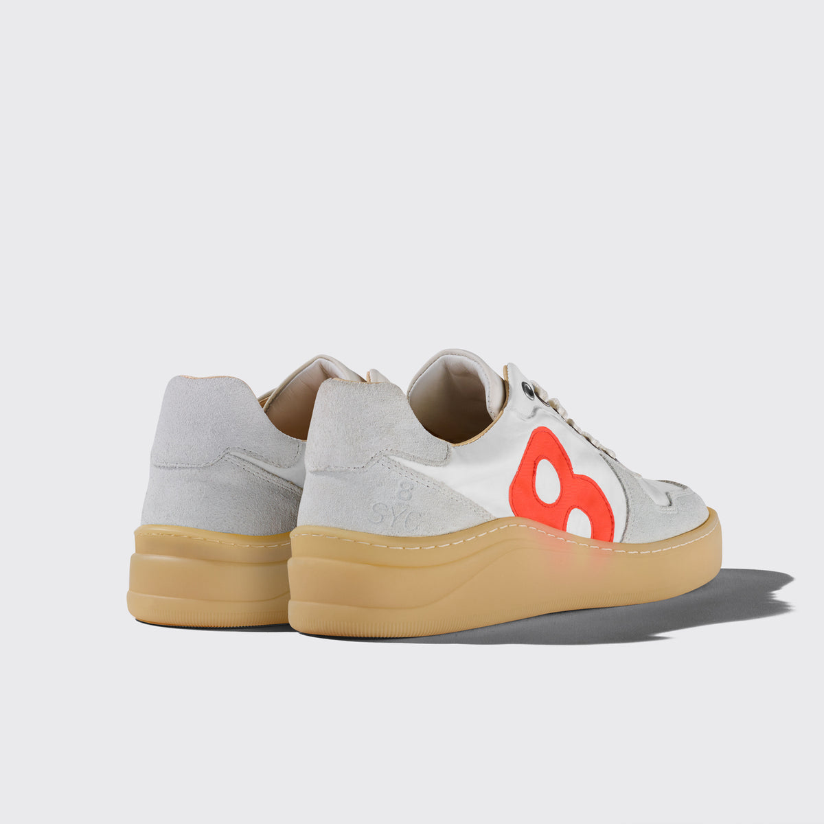 W Galapagos Island gum beacon | Bildmaterial bereitgestellt von SHOES.PLEASE.