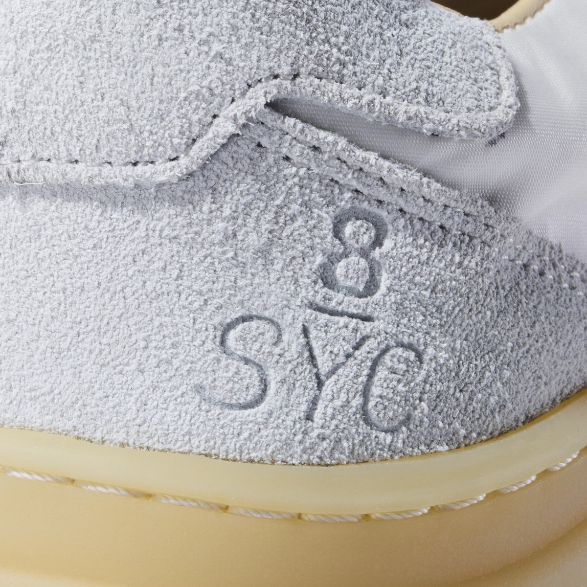 W Galapagos Island gum beacon | Bildmaterial bereitgestellt von SHOES.PLEASE.