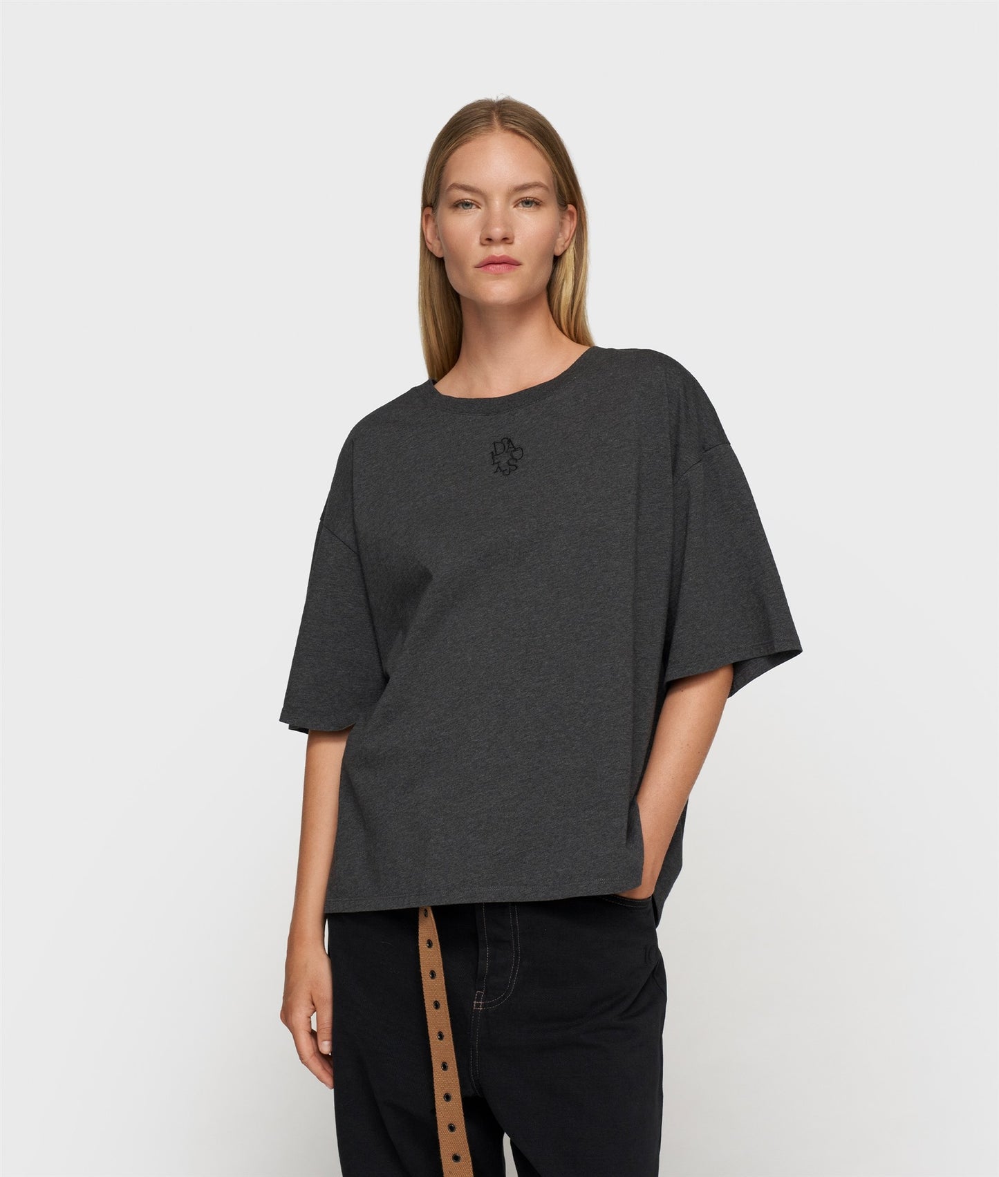 Short Sleeve Tee Embro antra melee | Bildmaterial bereitgestellt von SHOES.PLEASE.