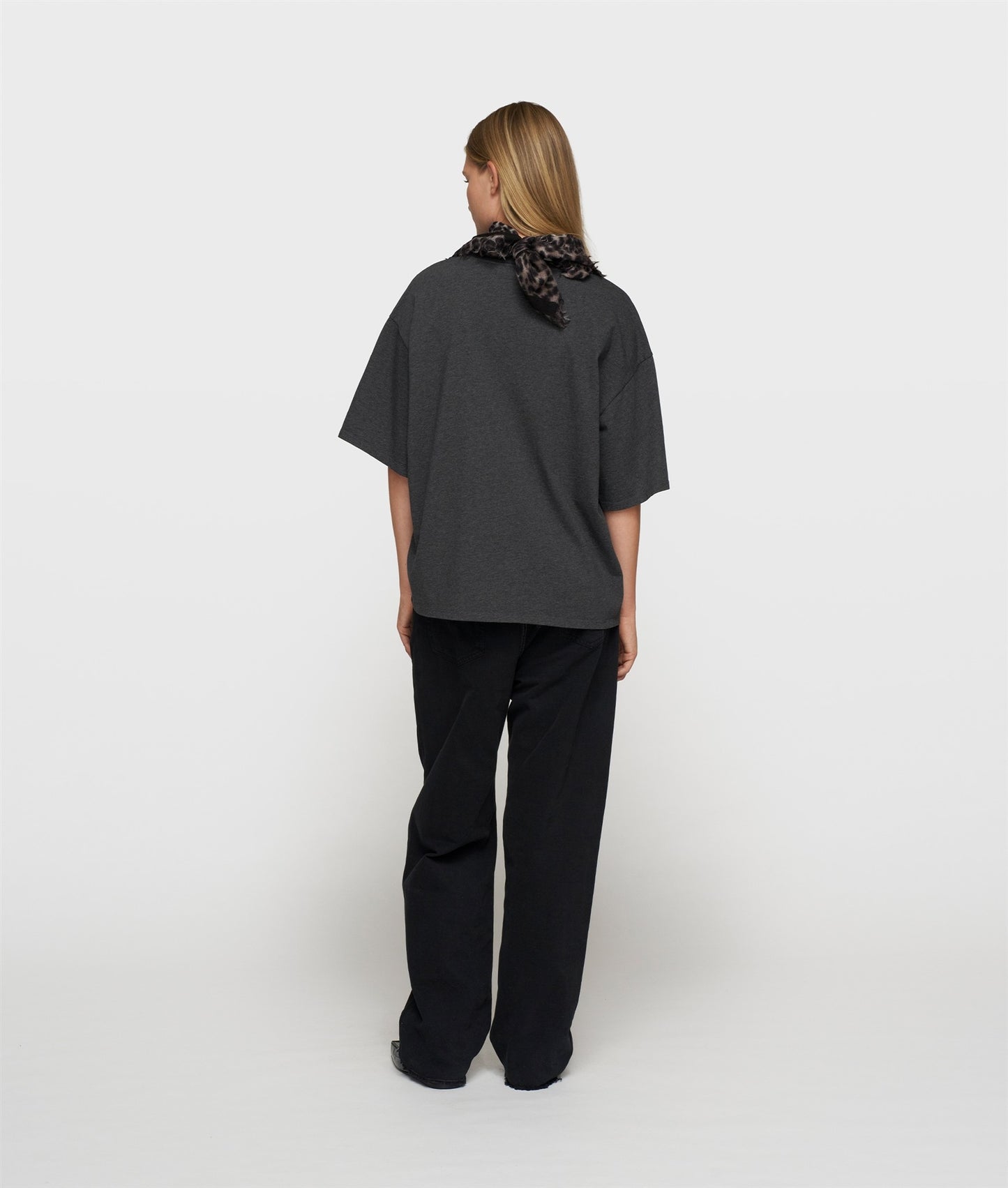 Short Sleeve Tee Embro antra melee | Bildmaterial bereitgestellt von SHOES.PLEASE.