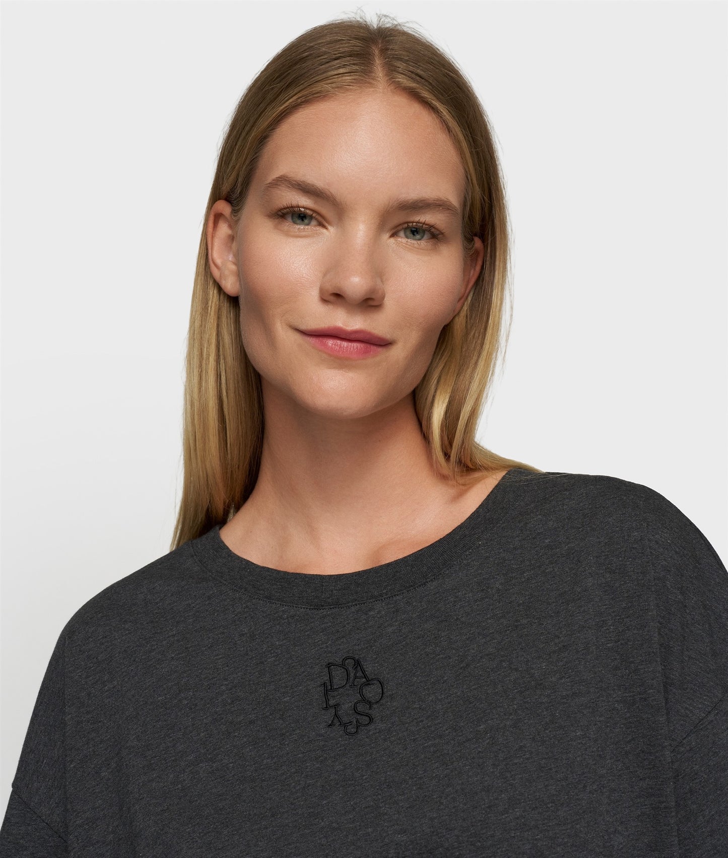 Short Sleeve Tee Embro antra melee | Bildmaterial bereitgestellt von SHOES.PLEASE.