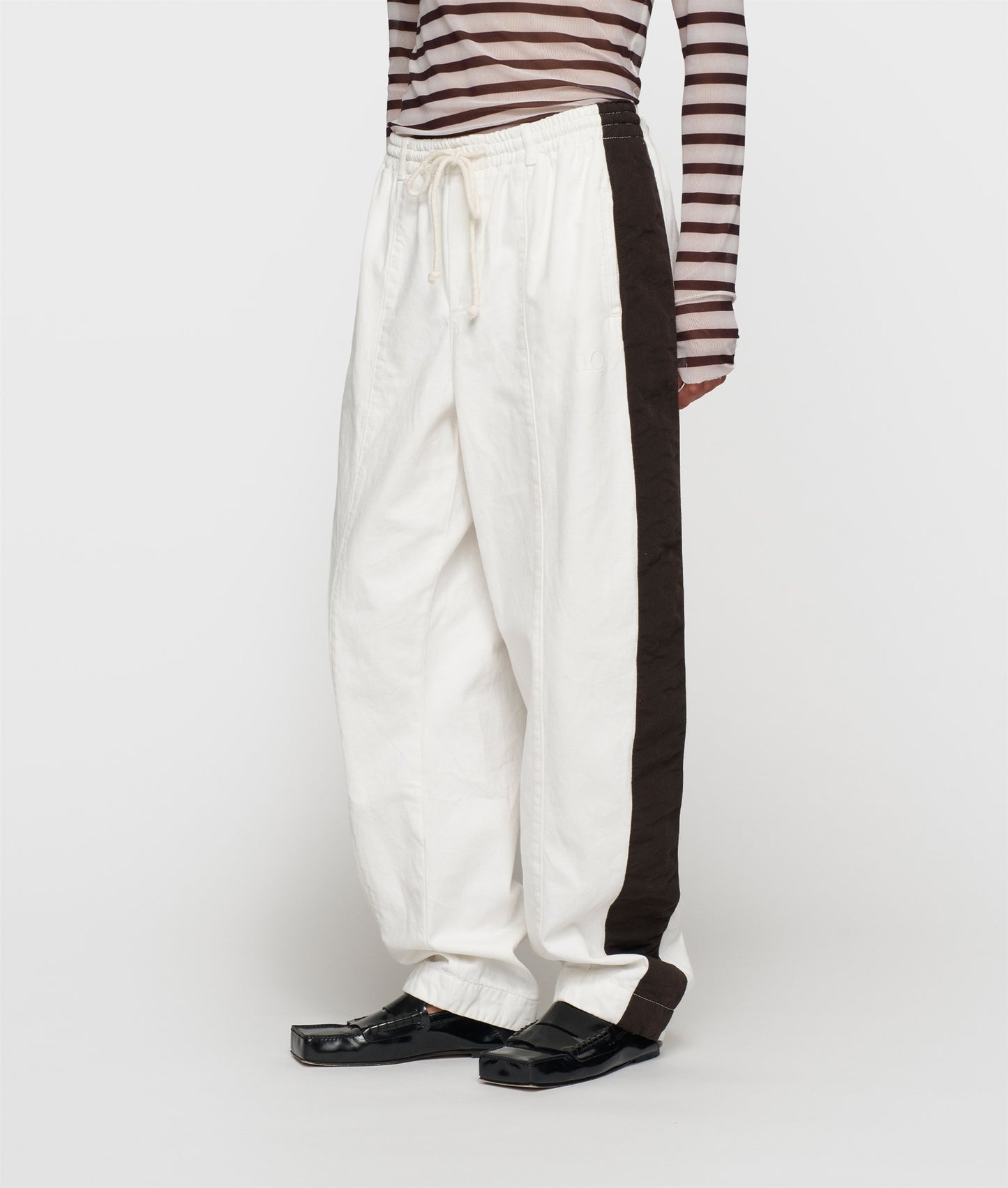 Wide Tapered Pants Twill ecru | Bildmaterial bereitgestellt von SHOES.PLEASE.