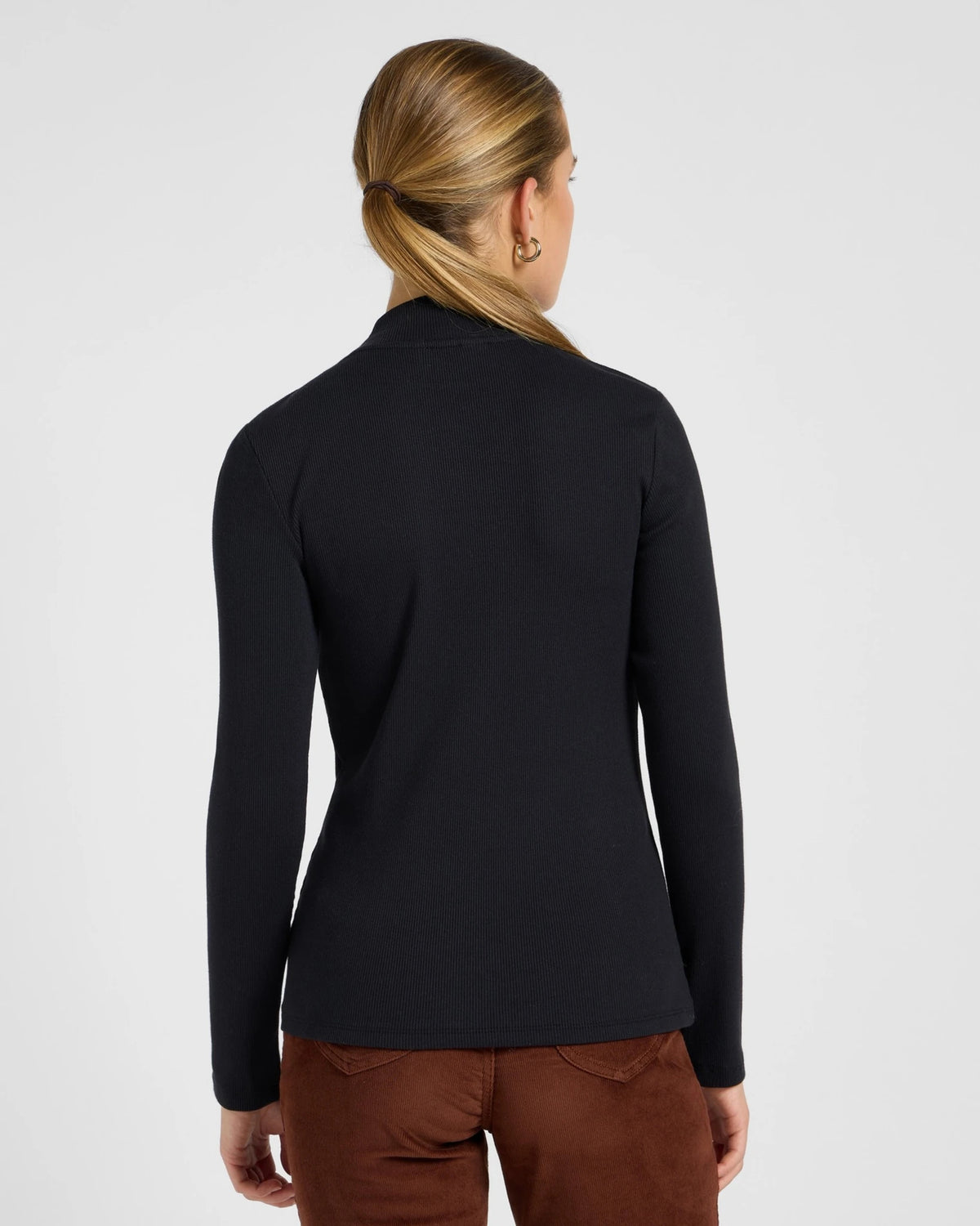 MOCK NECK black | Bildmaterial bereitgestellt von SHOES.PLEASE.