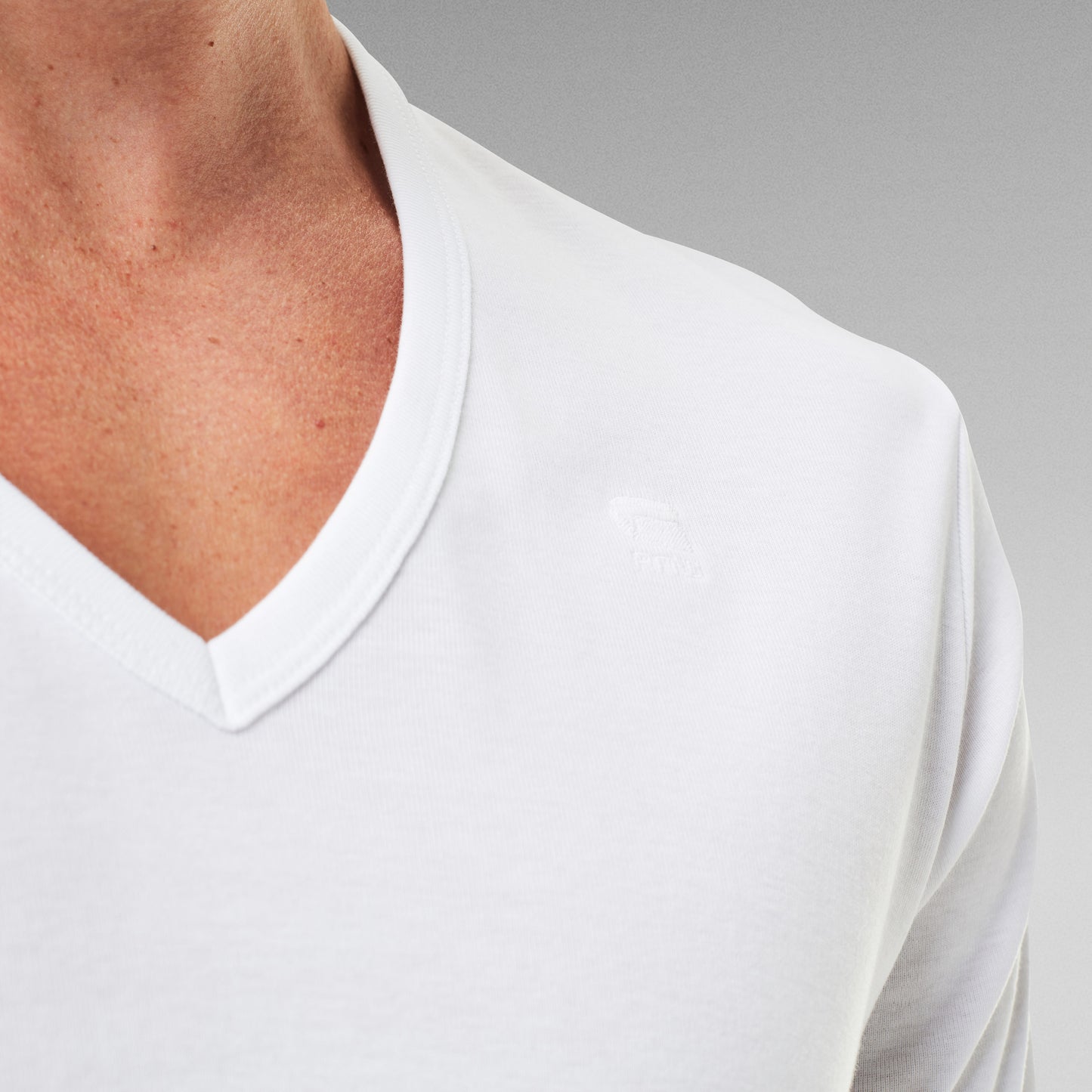 Base v t s\s 2-pack white | Bildmaterial bereitgestellt von SHOES.PLEASE.