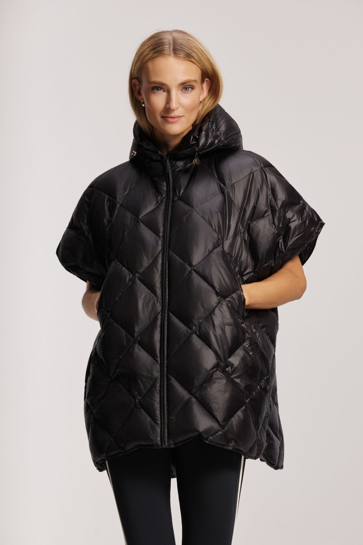 Carice Cape black | Bildmaterial bereitgestellt von SHOES.PLEASE.
