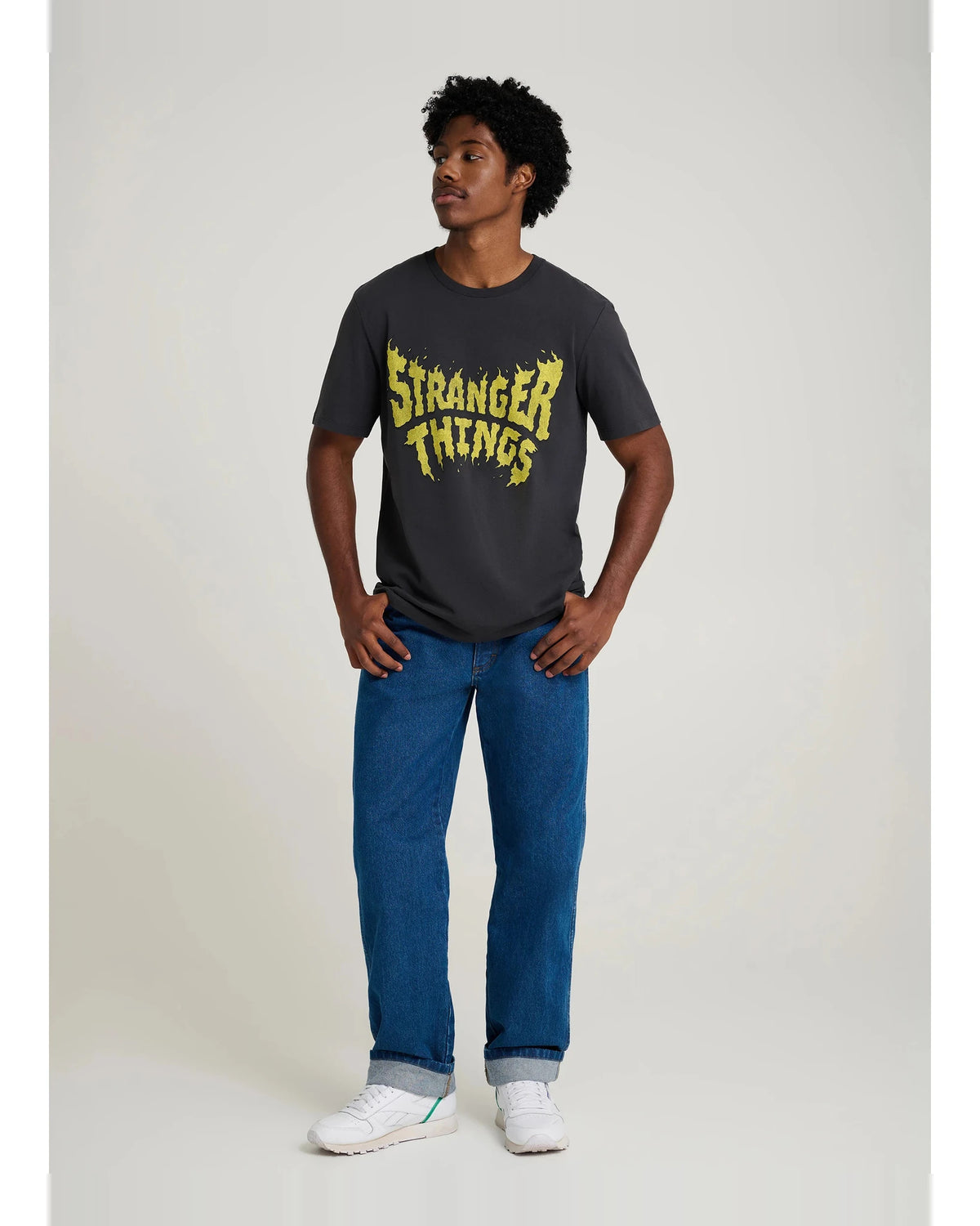 STRANGER THINGS TEE washed black | Bildmaterial bereitgestellt von SHOES.PLEASE.