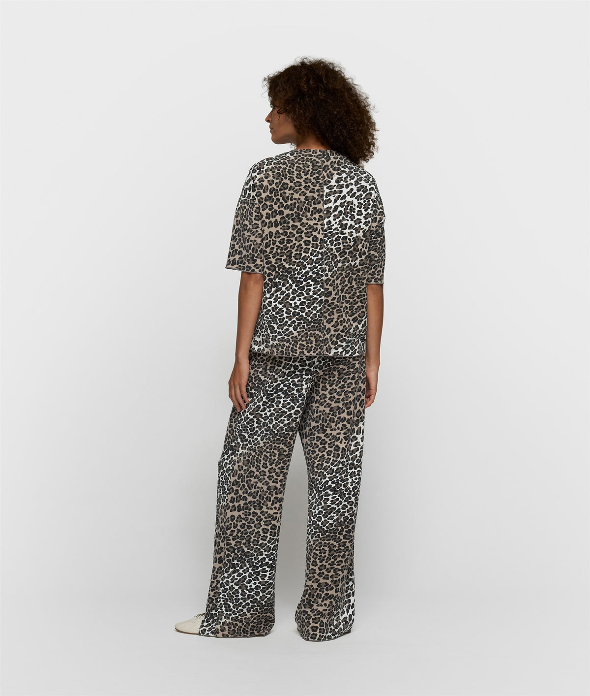 Soft Scuba Pants Leopard ecru | Bildmaterial bereitgestellt von SHOES.PLEASE.