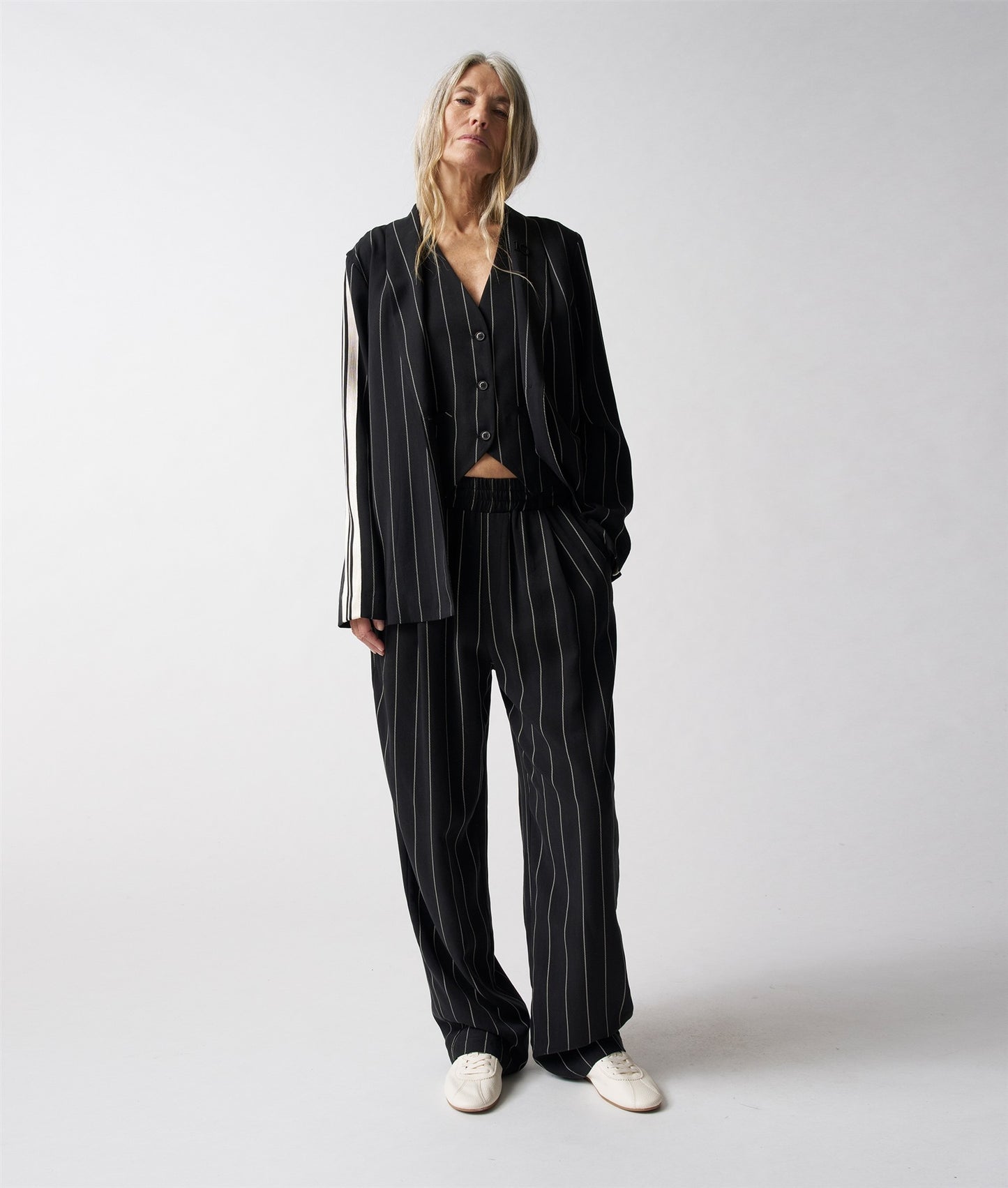 Blazer Pinstripe black | Bildmaterial bereitgestellt von SHOES.PLEASE.