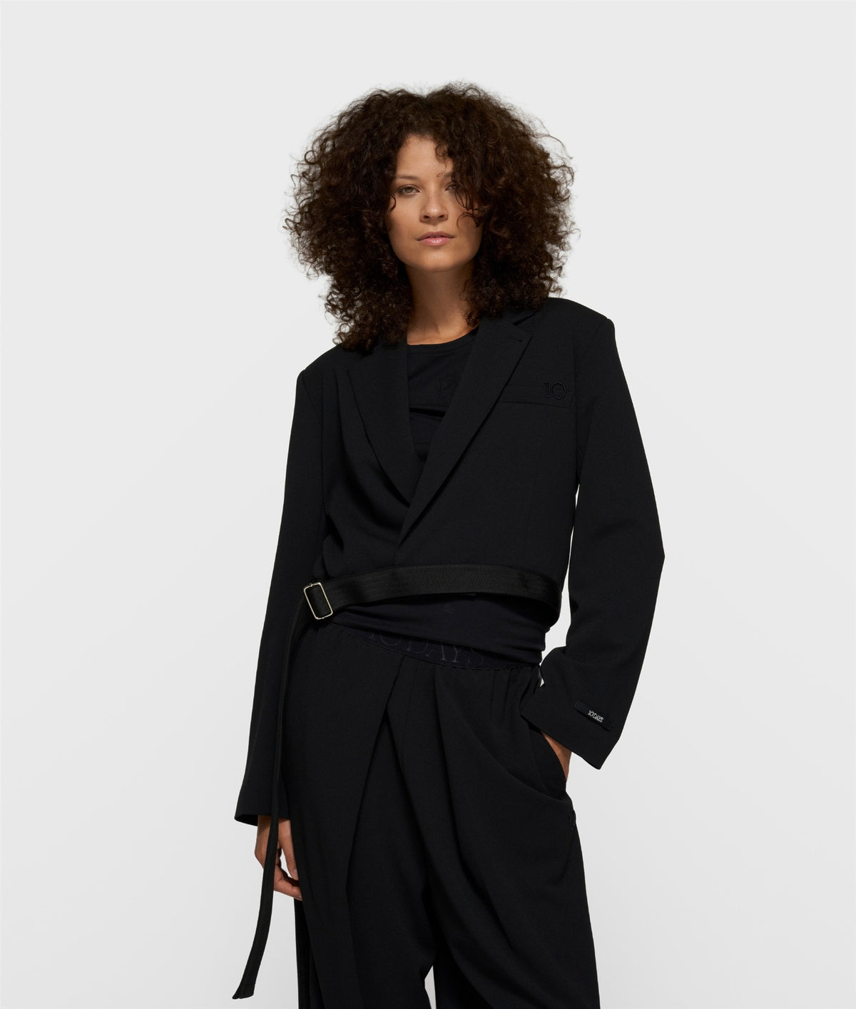 Belted Blazer Crepe black | Bildmaterial bereitgestellt von SHOES.PLEASE.