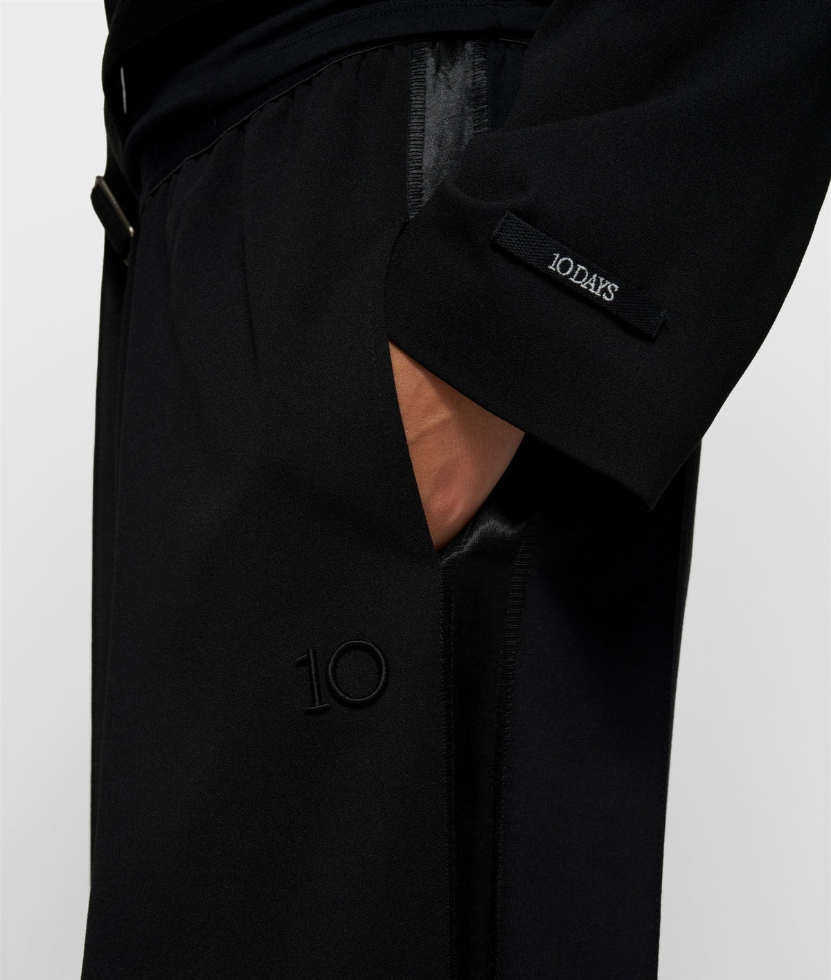 Belted Blazer Crepe black | Bildmaterial bereitgestellt von SHOES.PLEASE.