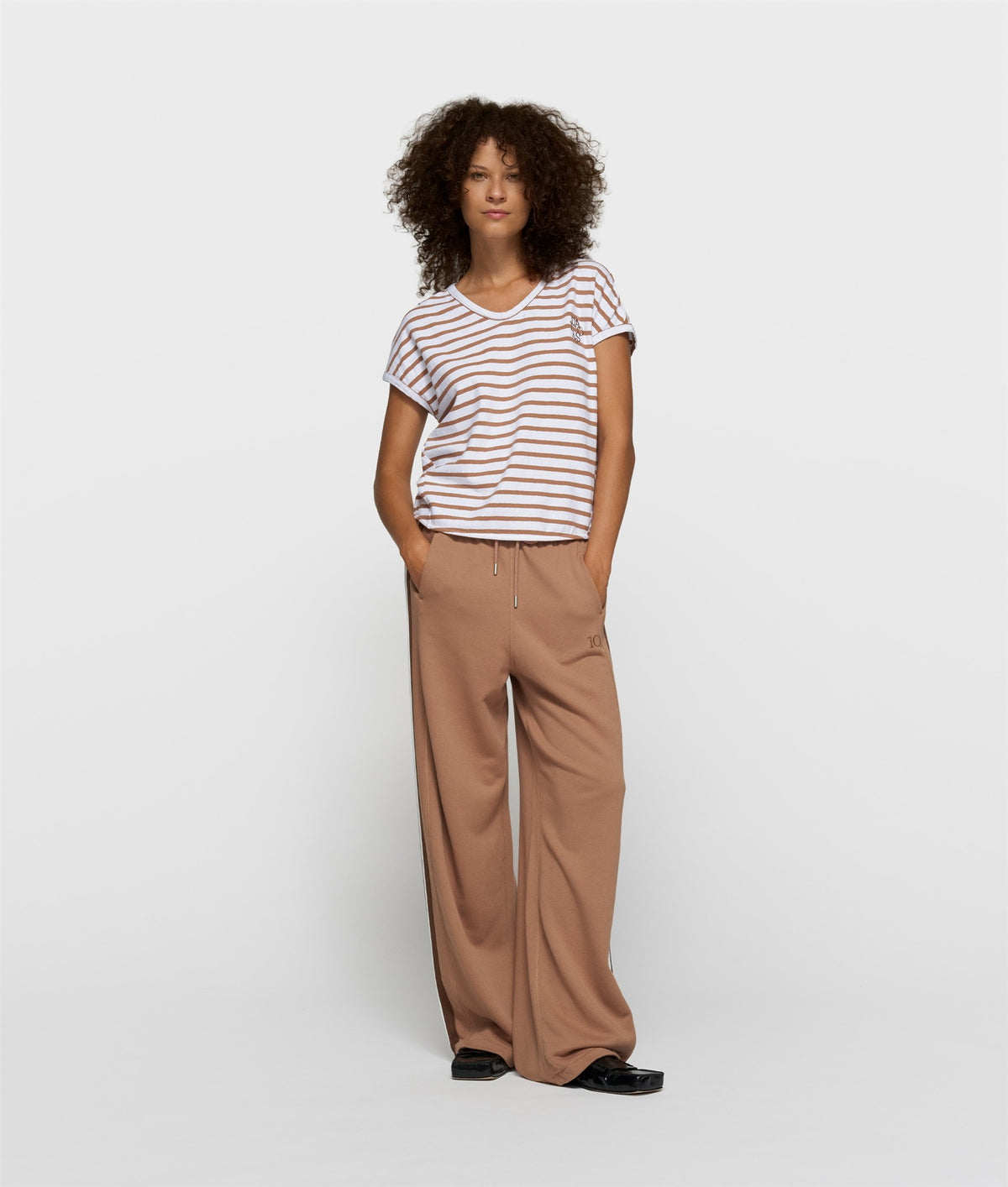 V-Neck Tee Stripes white/fudge | Bildmaterial bereitgestellt von SHOES.PLEASE.